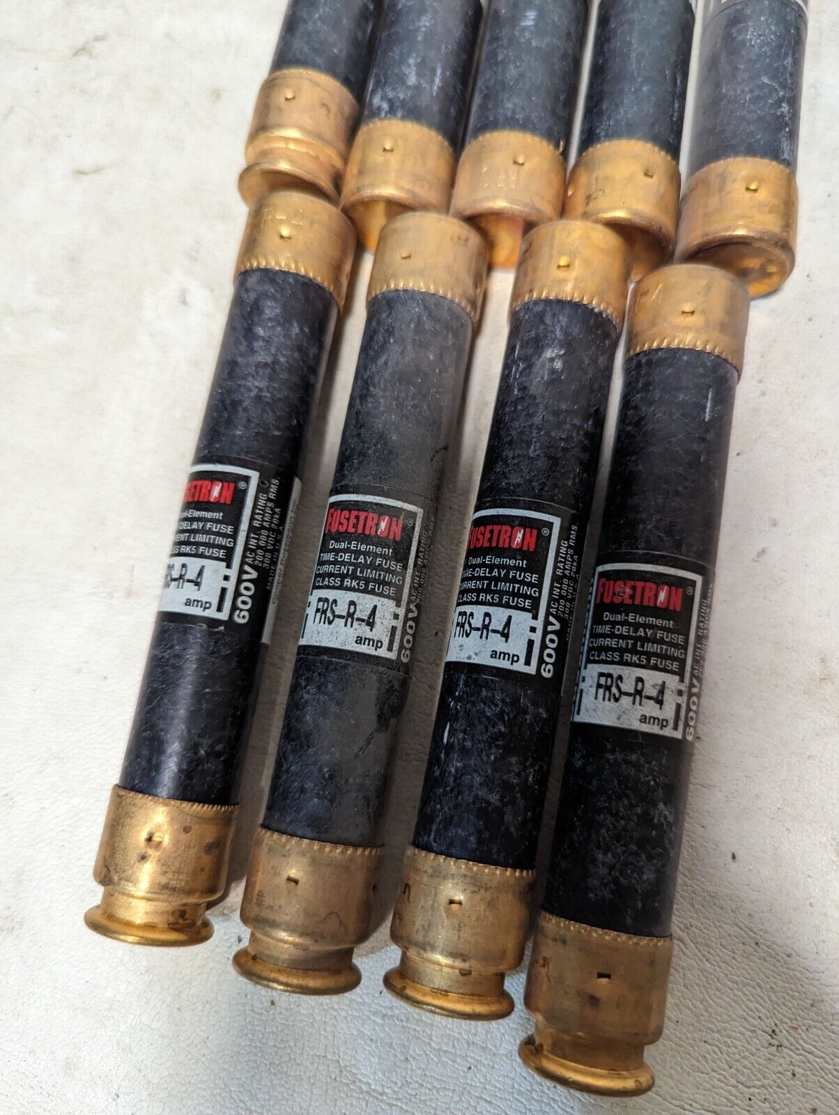 Large lot of 100 FRS-R fuses, 18xFRS-R-9, 15xFRS-R-8, 7xFRS-R-6-1/4, 1xFRS-R-6, 
