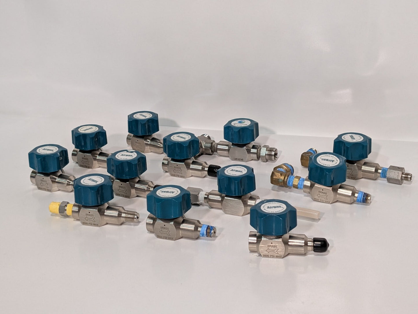 [2] Airgas Diaphragm Valve Brass 3500psi 2-Way