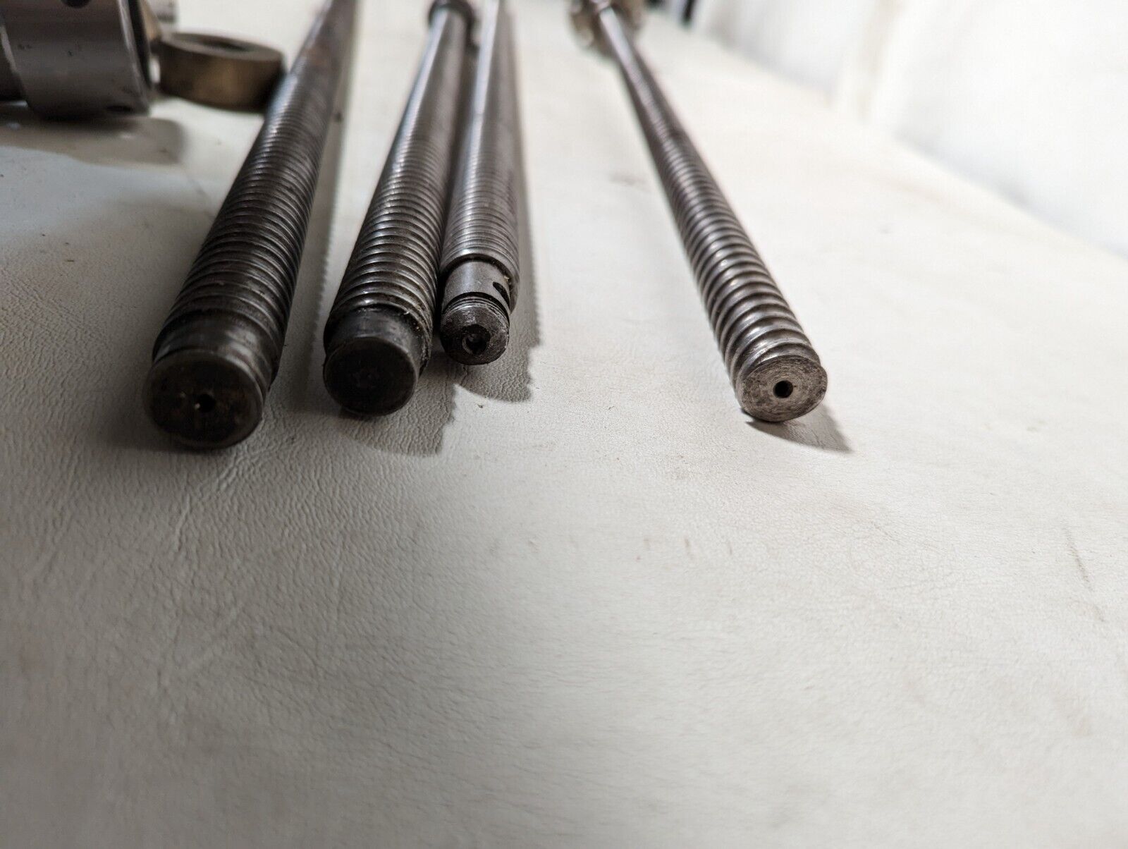Lot of 4 feed screws, 3x 32 inches, 1x 36 inches long, plus some extras