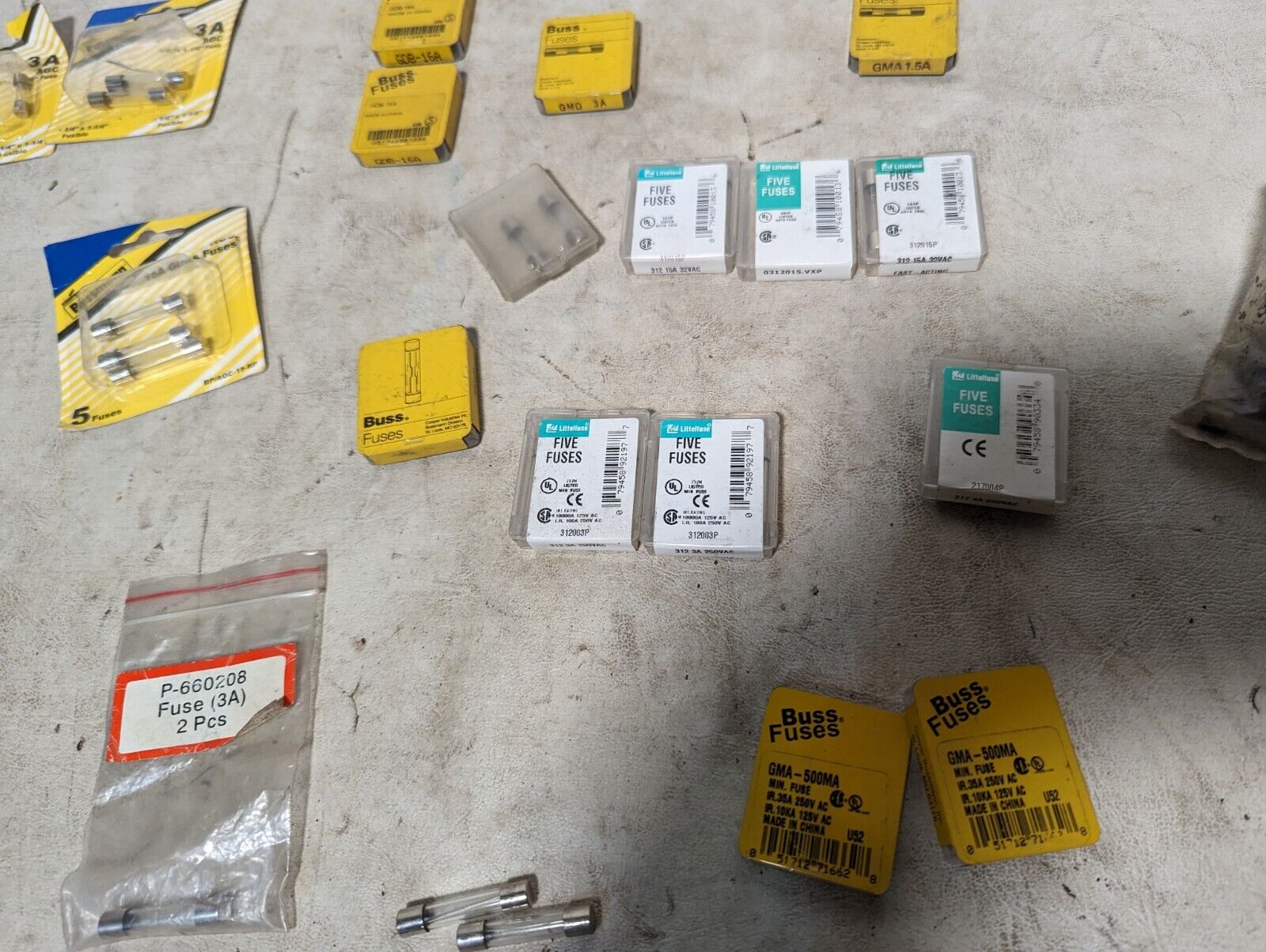 Lot of 100+ fuses: AGC10, AGC15, AGC3, GDB-16A, GMD-3A, 312003P, GMA-500MA, and 
