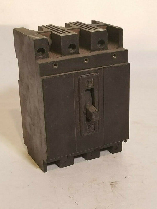 Trumbull  AT31035 335, 35 amps, 3 poles, 250 VAC circuit breaker