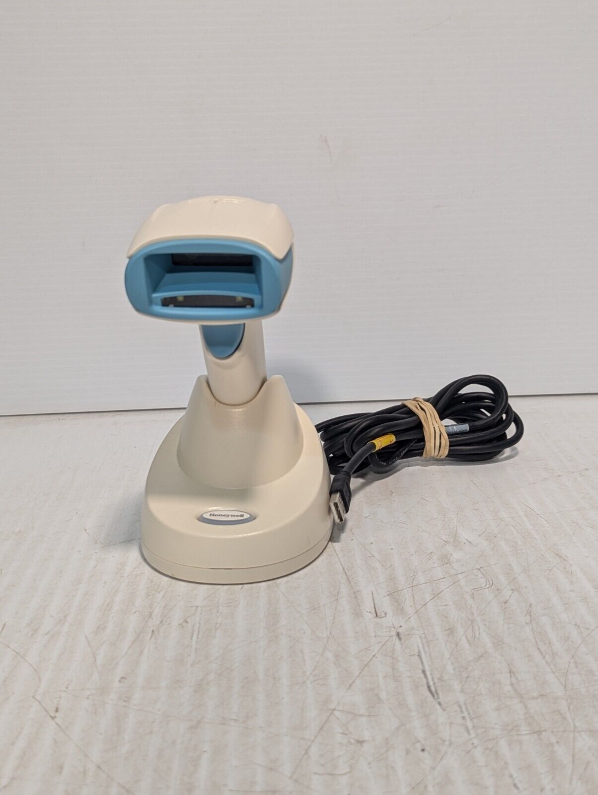Honeywell 1952H Xenon USB Barcode Scanner with CCB12-010BT-HC-N Cradle, White 