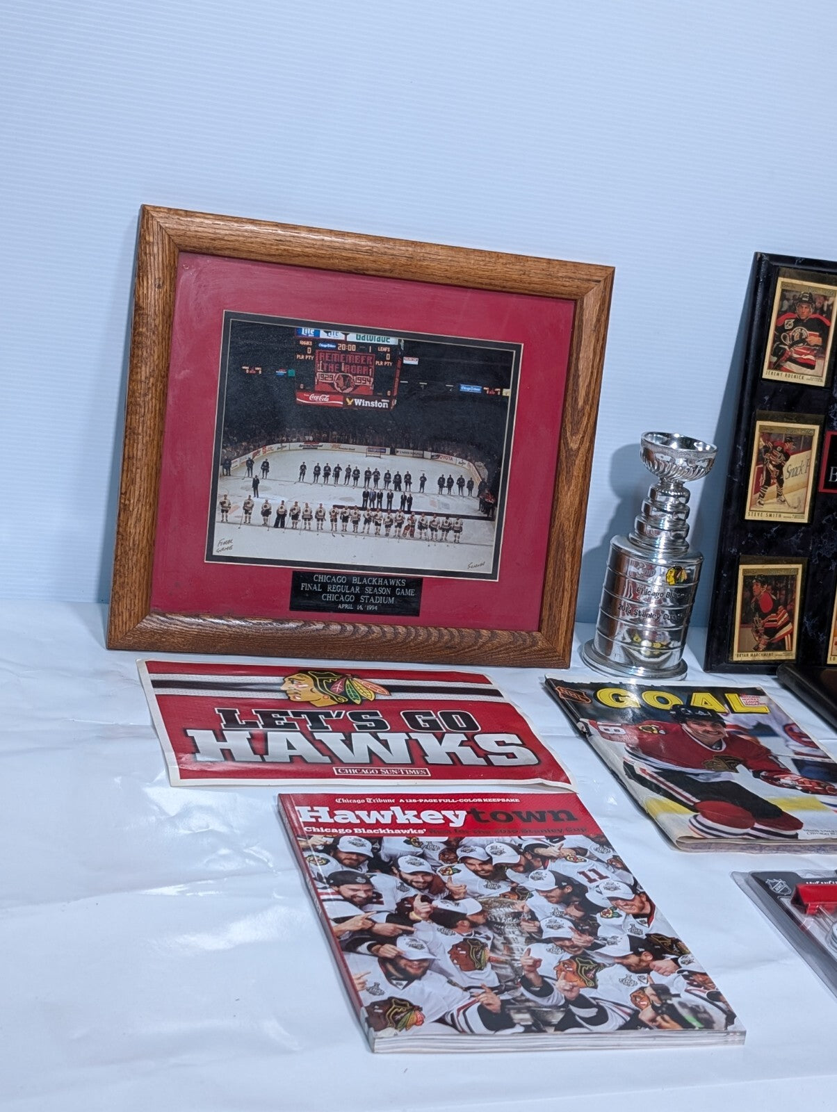 Lot of 10 Pieces - Chicago Blackhawks Collectables \ Memorabilia