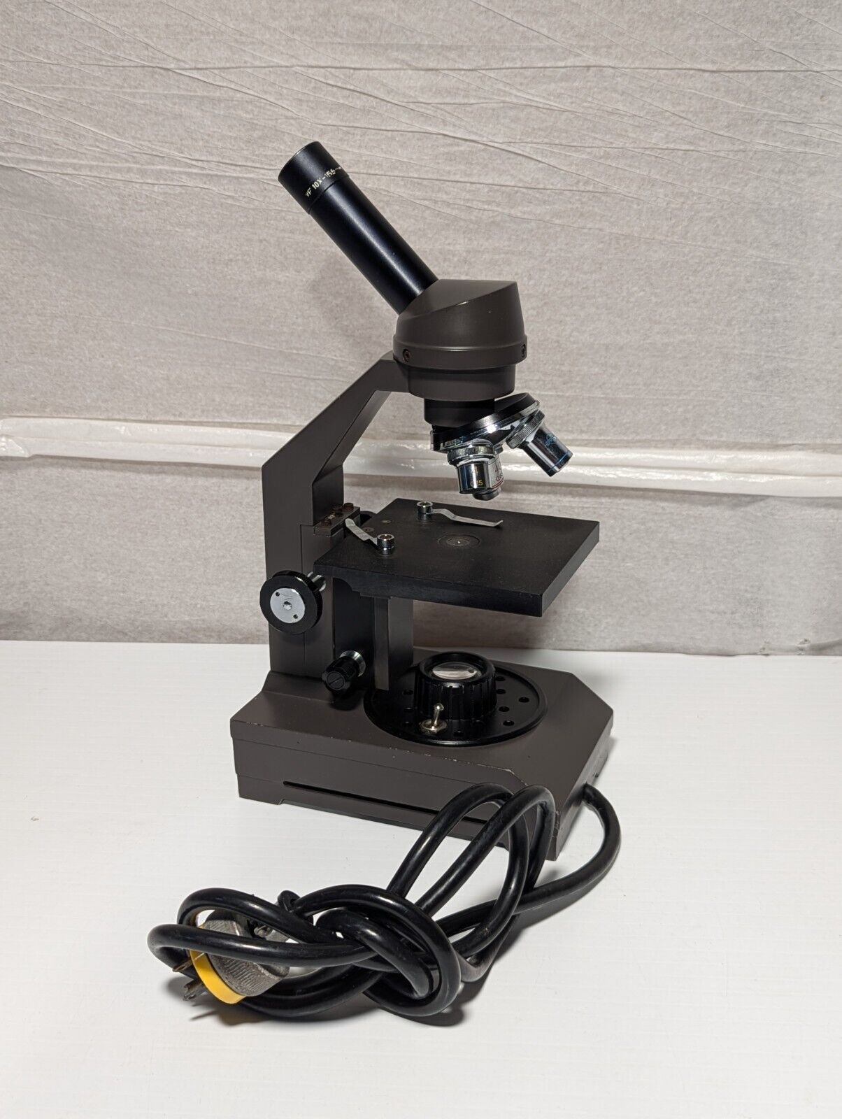 Swift Instruments Series 2240 Microscope 40x 10x & 4x Objectives