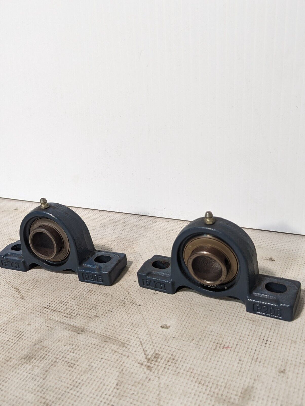 Lot of 2 FYH UCP205-16 Pillow Block Bearings, 1" Bore, Cast Iron -Free Shipping