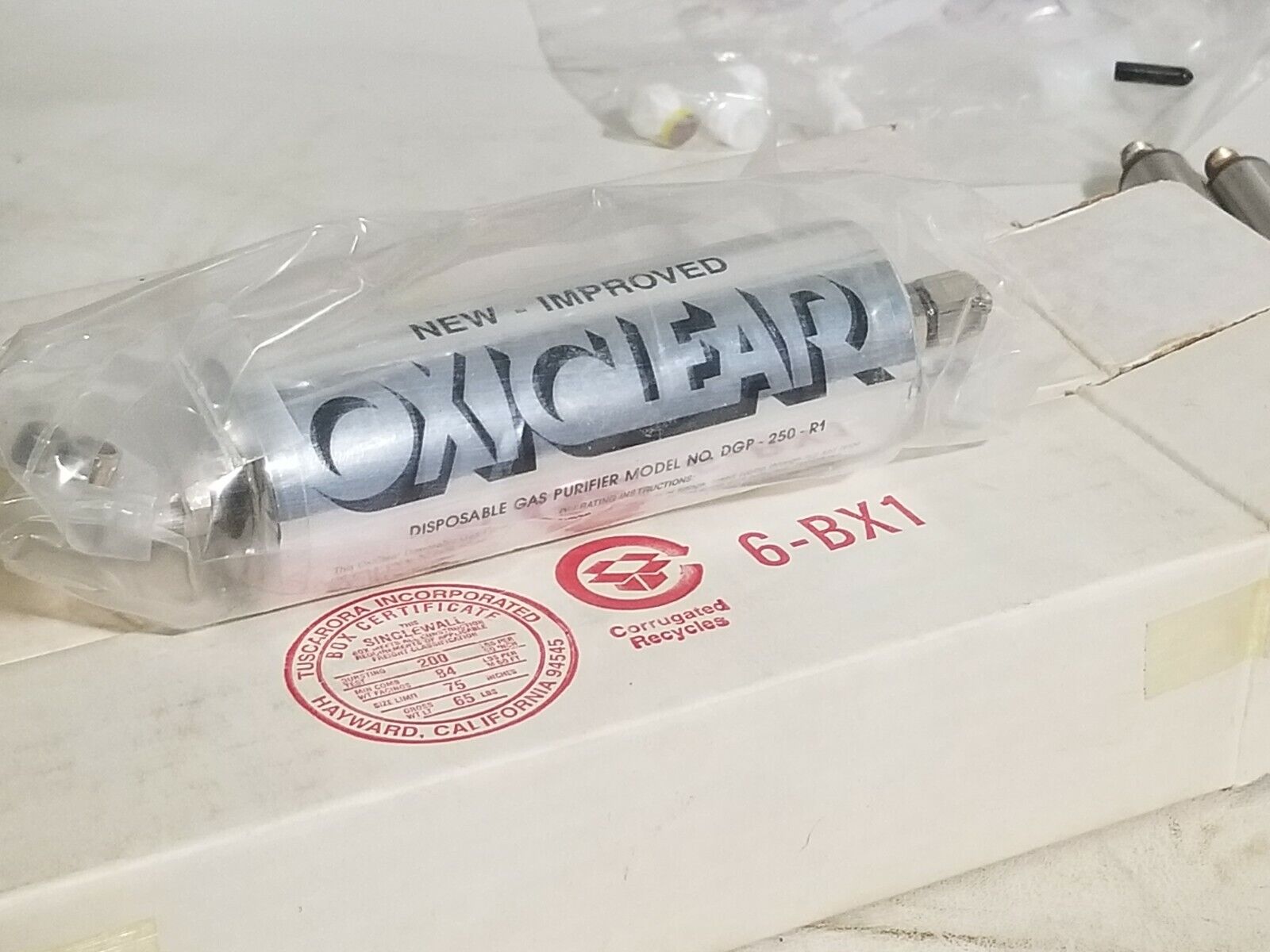 Lot of Oxiclear Disposable Gas Purifier Model DGP-250-R1 and assorted equipment