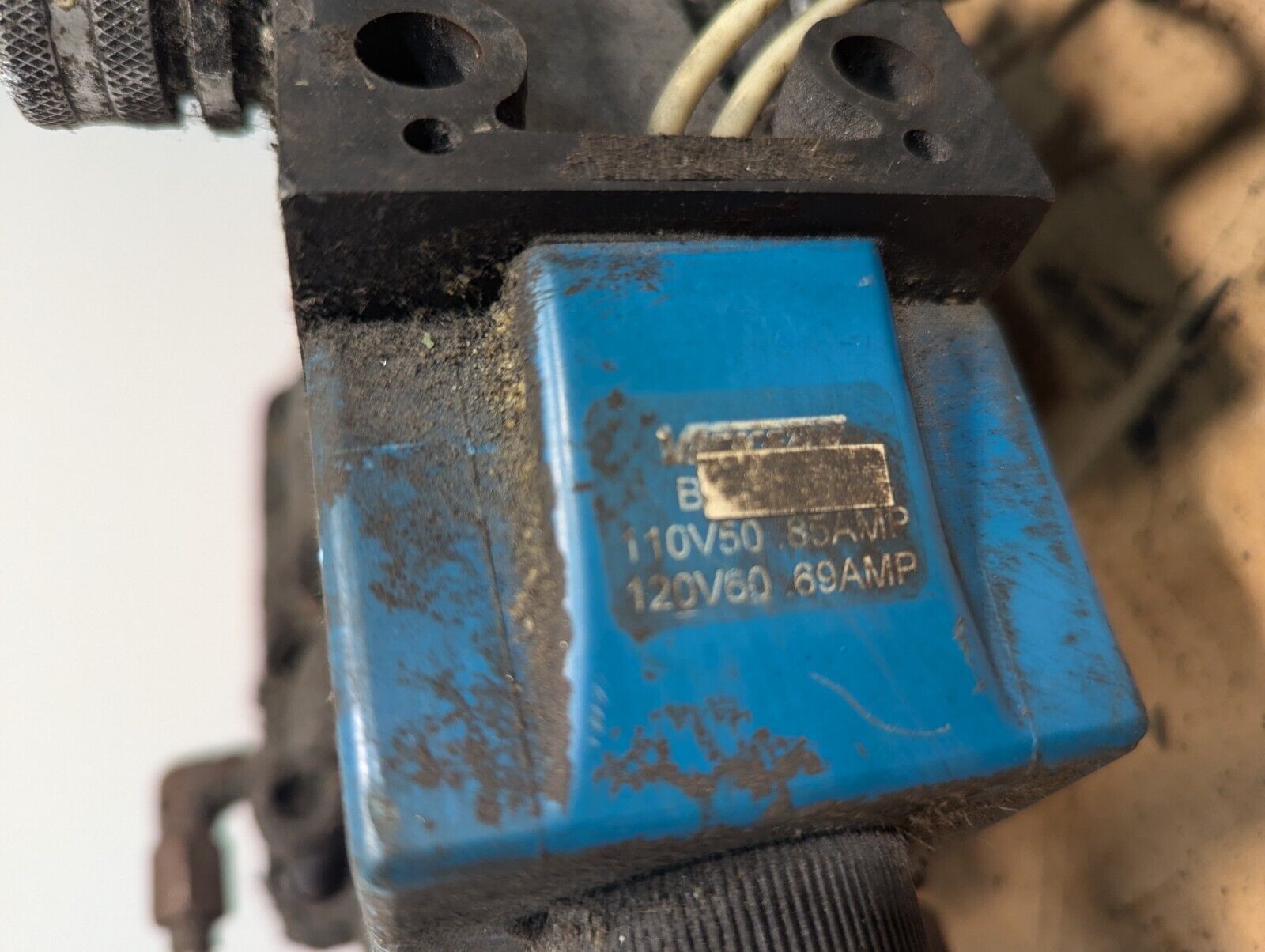 Vickers DG5S-8-2C-2-T-M-FW-B5-30 Directional Valve - Free Shipping
