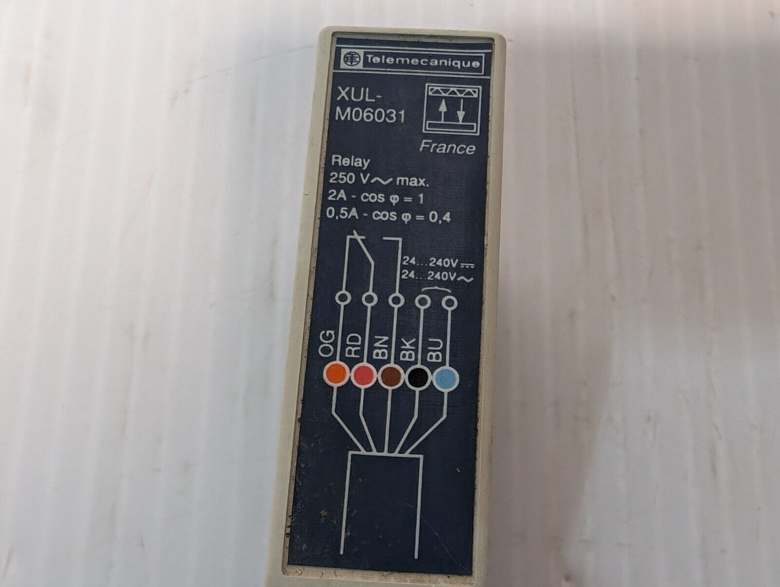 Telemecanique XUL-M06031 Photoelectric Sensor, 250 V Max, as pictured