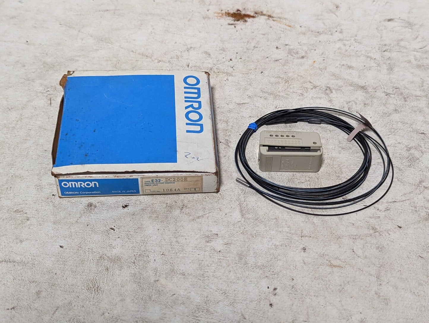 Lot of assorted fiber optic and photoelectric items: Banner, omron, GE, Electro-
