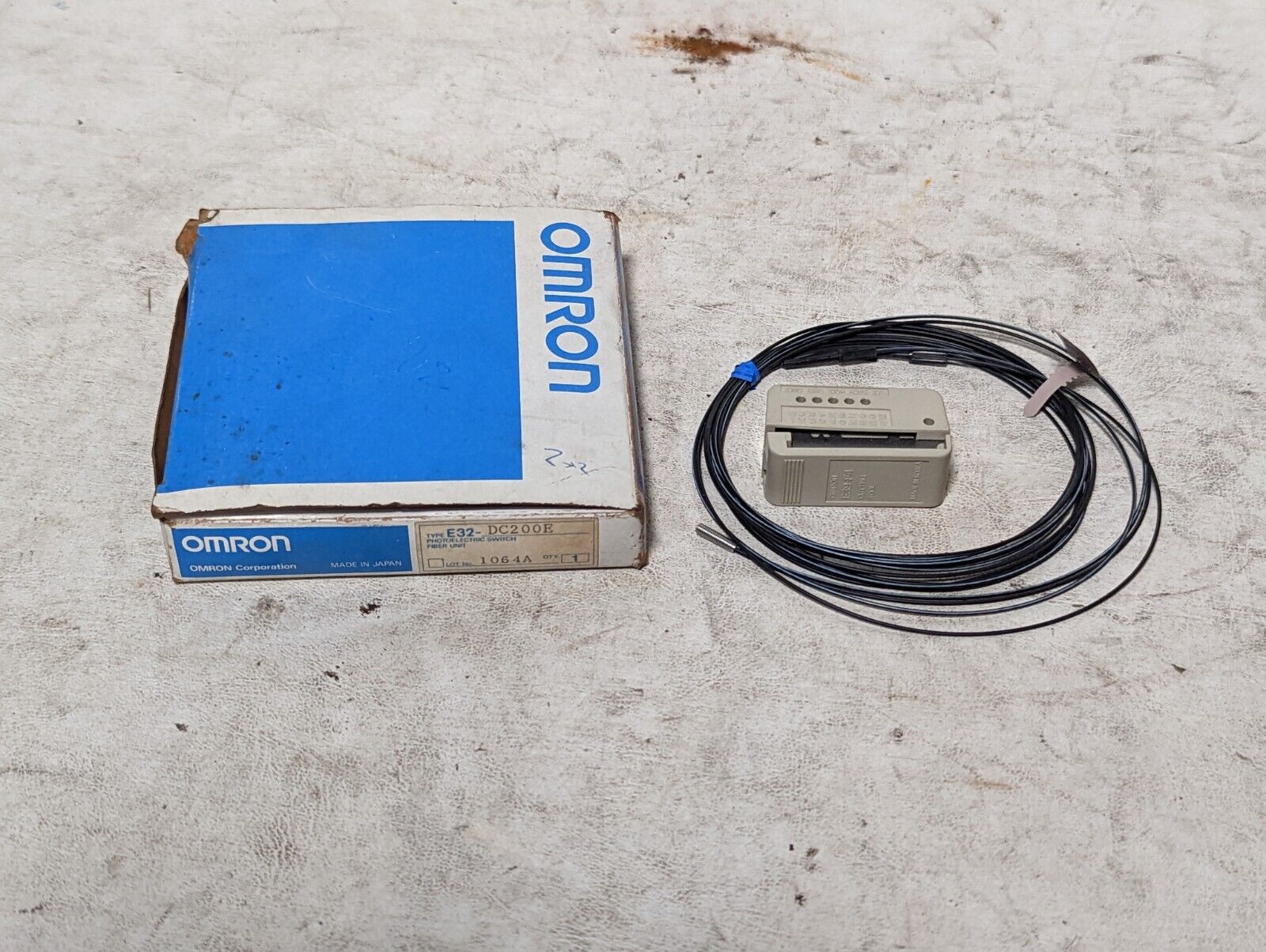 Lot of assorted fiber optic and photoelectric items: Banner, omron, GE, Electro-