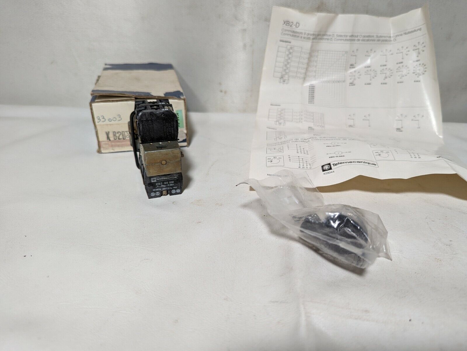 Telemecanique XB2DJ505 rotary selector switch