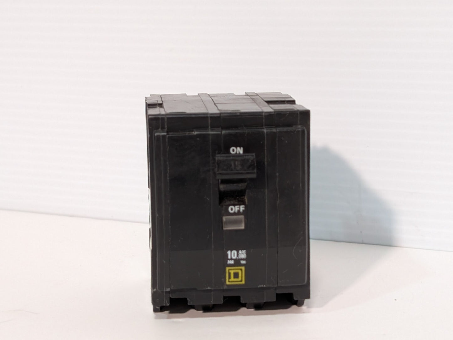 Square D QO315 Molded Case Circuit Breaker, 15A, 240V, 3-Pole, 3-Phase, Plug-In