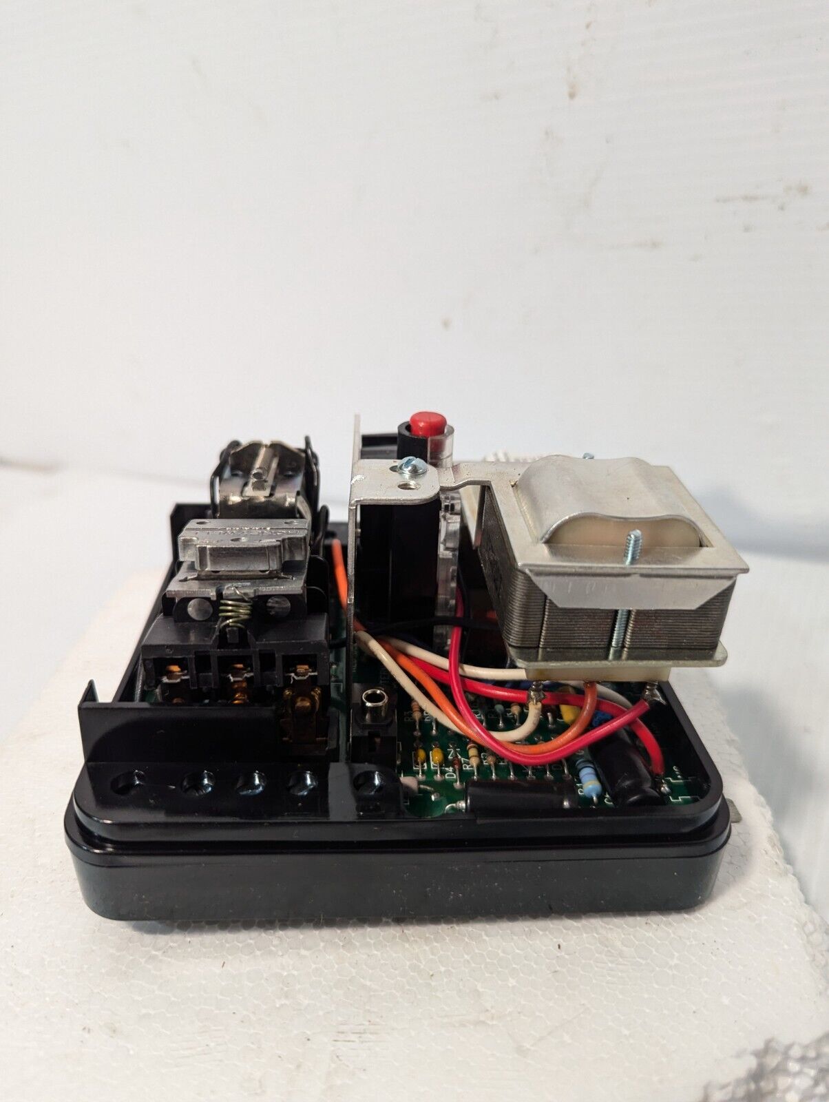 Honeywell RA890G 1229 primary control, 120V, 3 wire, 15 sec safety, .8 FL RESP