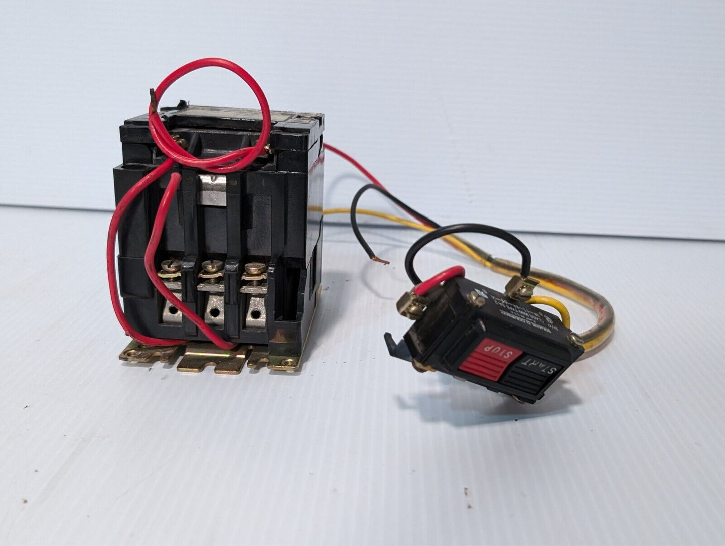 Square D 8536SBG2 motor starter, NEMA sz 0, 3HP, 220/240VAC coil