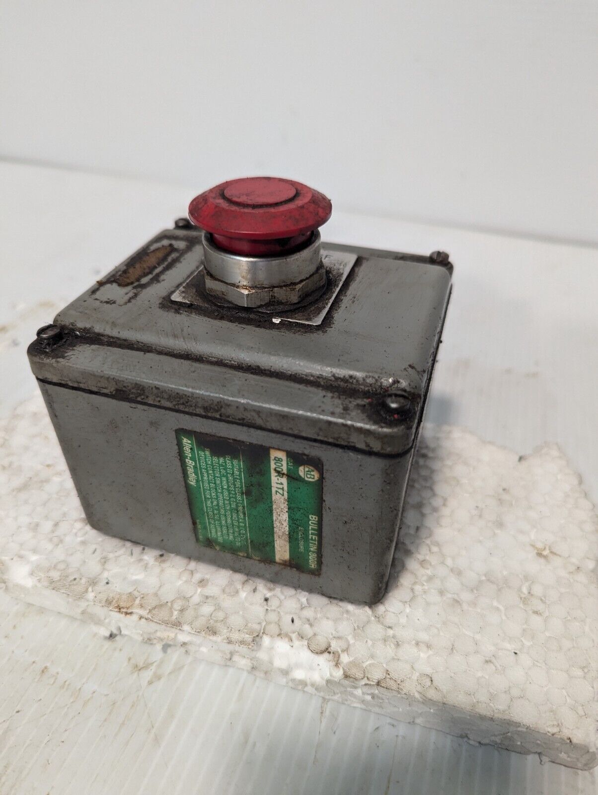 ALLEN BRADLEY 800R-1TZ enclosure with red emergency push button - Free Shipping