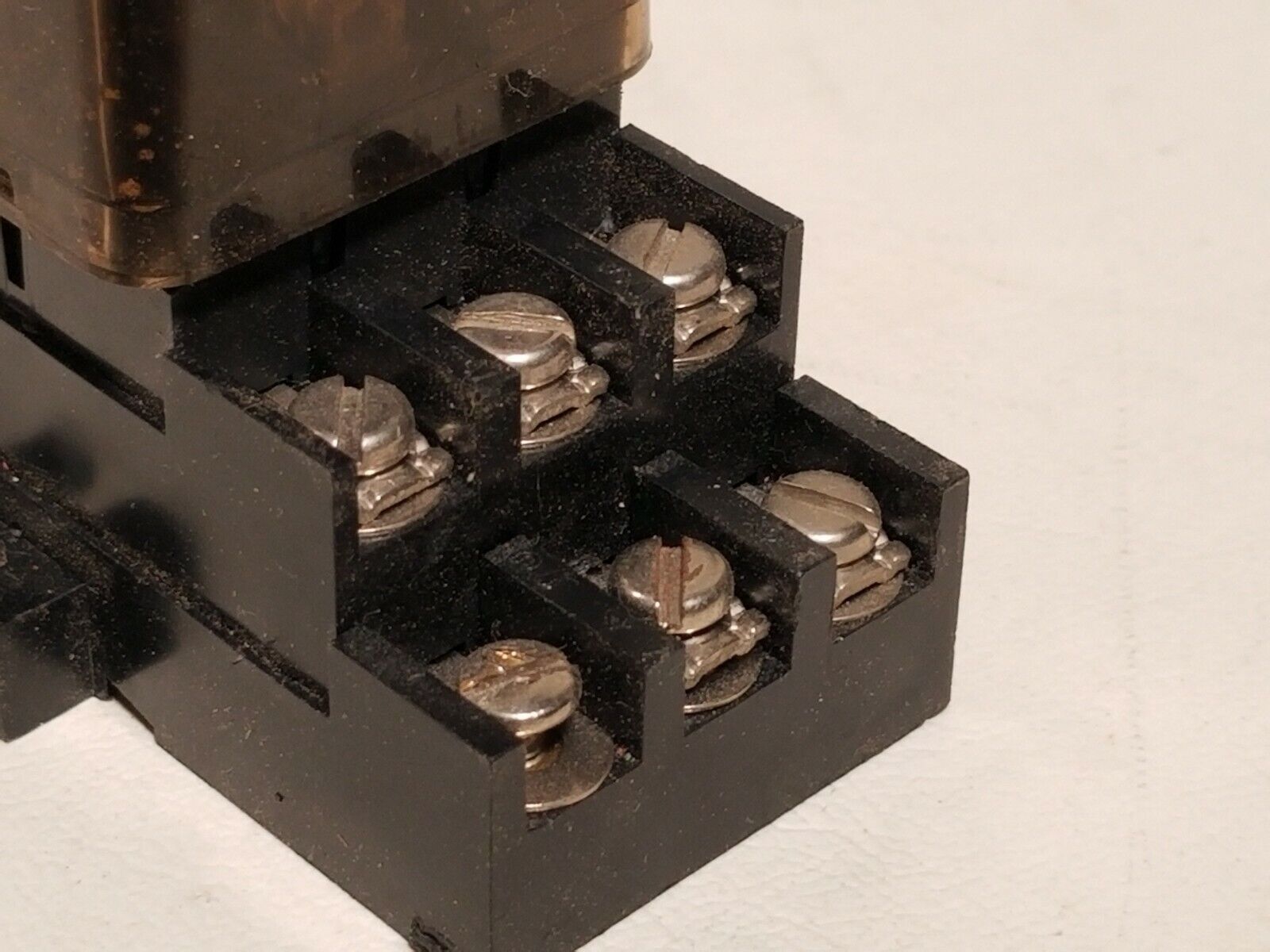 GE CR220HC78C05, 12V, 50/60 Hz relay with CR220HX17 base
