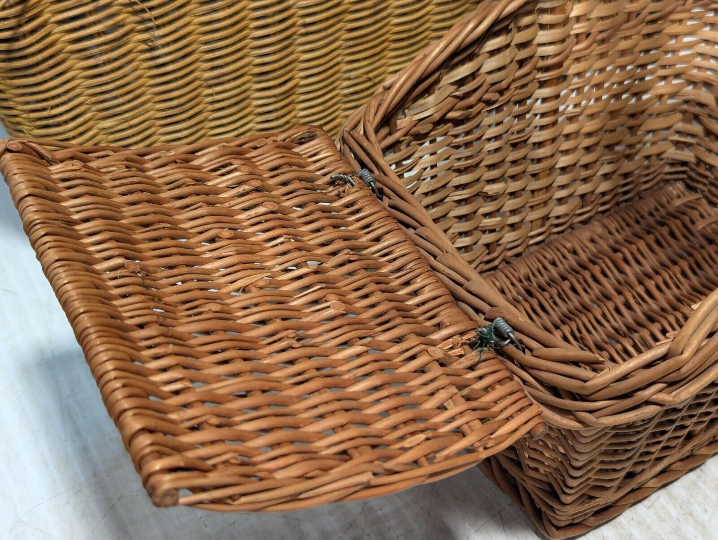 Vintage Huntsman Picnic Basket, Comes With 4 Accessory Baskets - Free Shipping