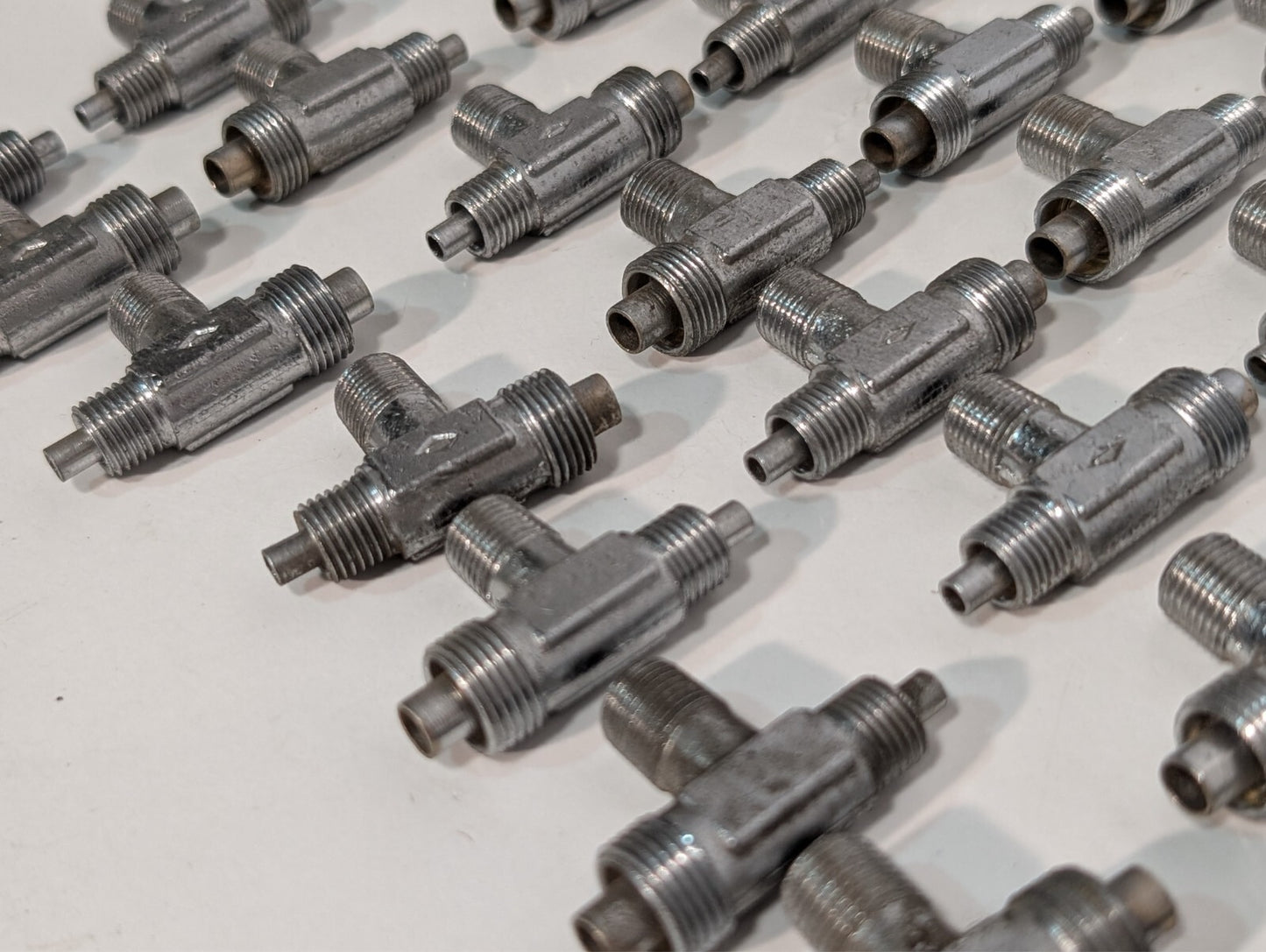 (5) Steel Tee Flared Hydraulic Tube Pipe Thread Fitting