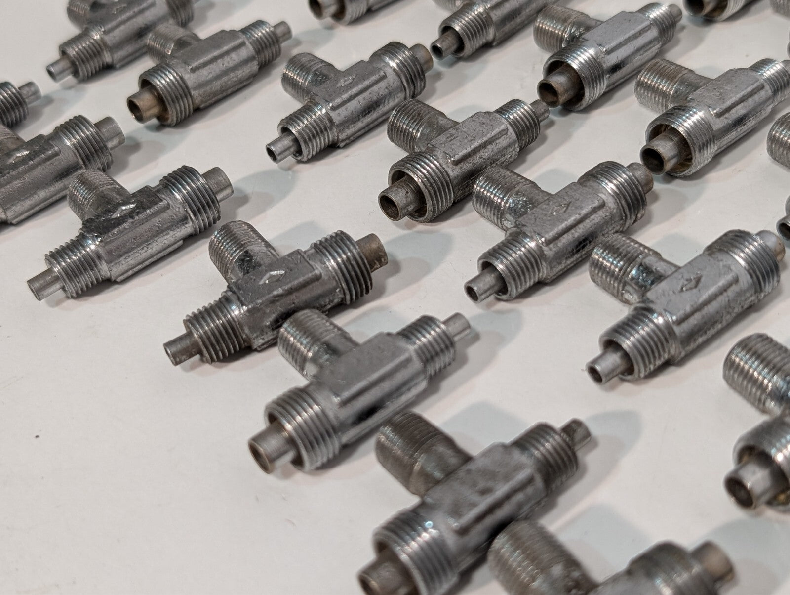 (5) Steel Tee Flared Hydraulic Tube Pipe Thread Fitting