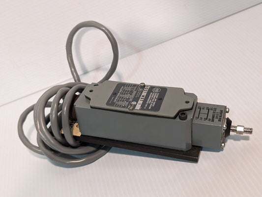 Allen Bradley 802T-WST Oiltight Limit Switch, Series 1, 120-600VAC - Free Ship