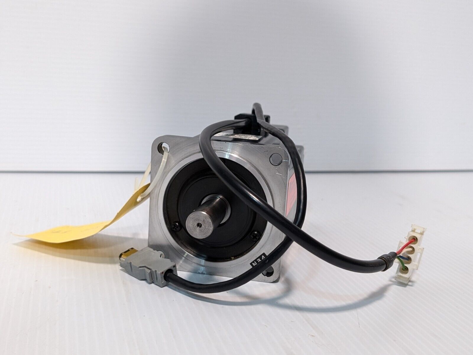 Yaskawa Electric SGMAH-08AAN21 AC Servo Motor, 2.39Nm, 200V 4.4A