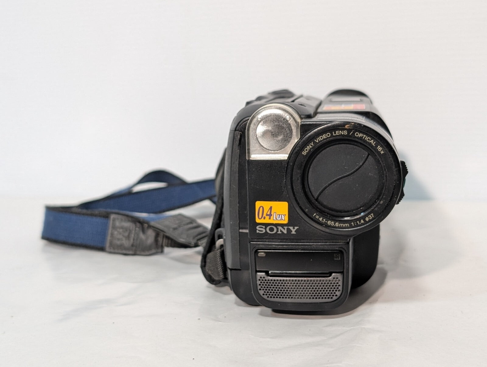 Sony CCD-TR67 Video8 Handycam 8mm Analog Camcorder With Battery + Power Adapter