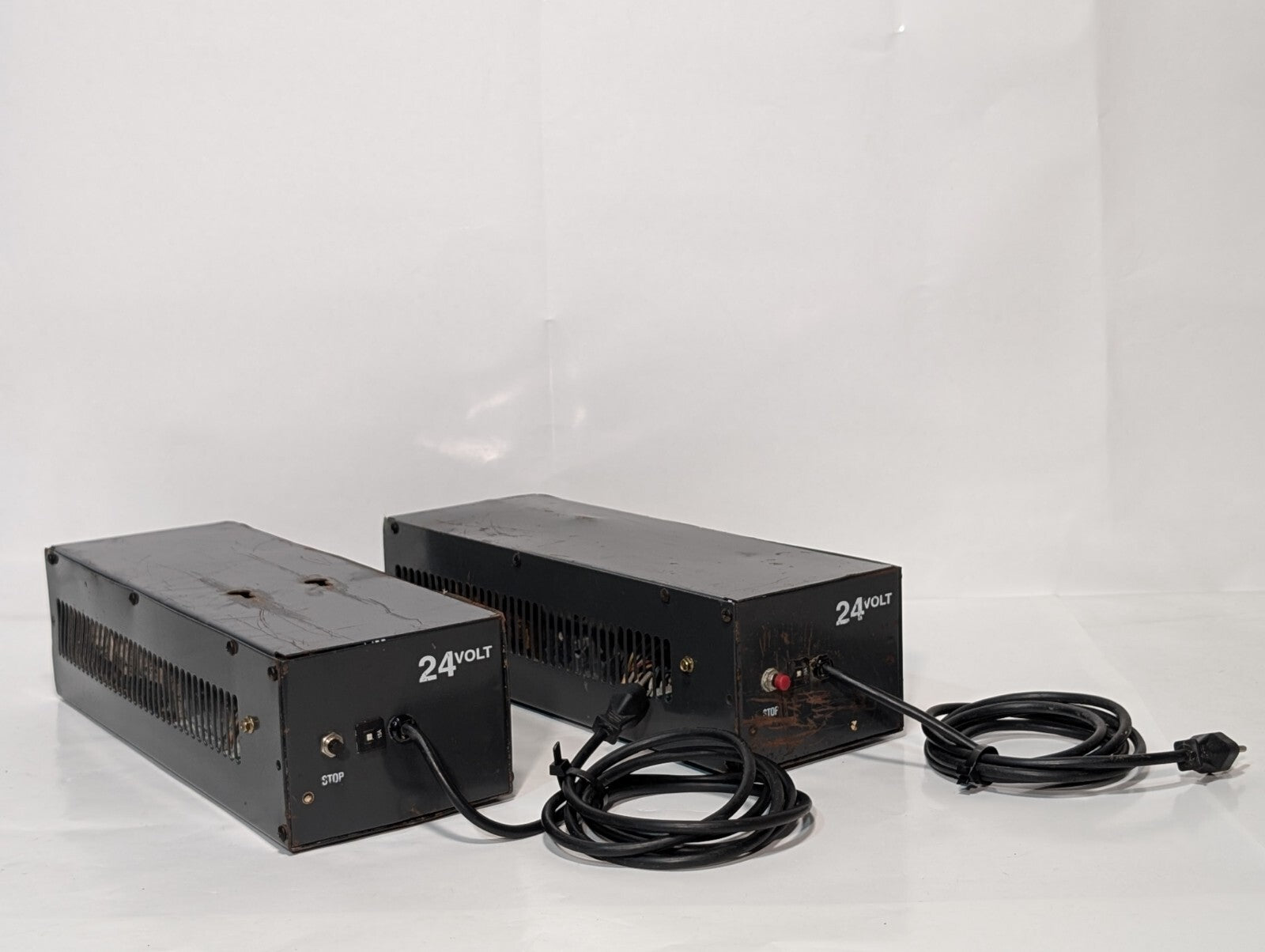 [1] Raymond SVR24251205/6 24 Volt GNB Pallet Pro Battery Charger