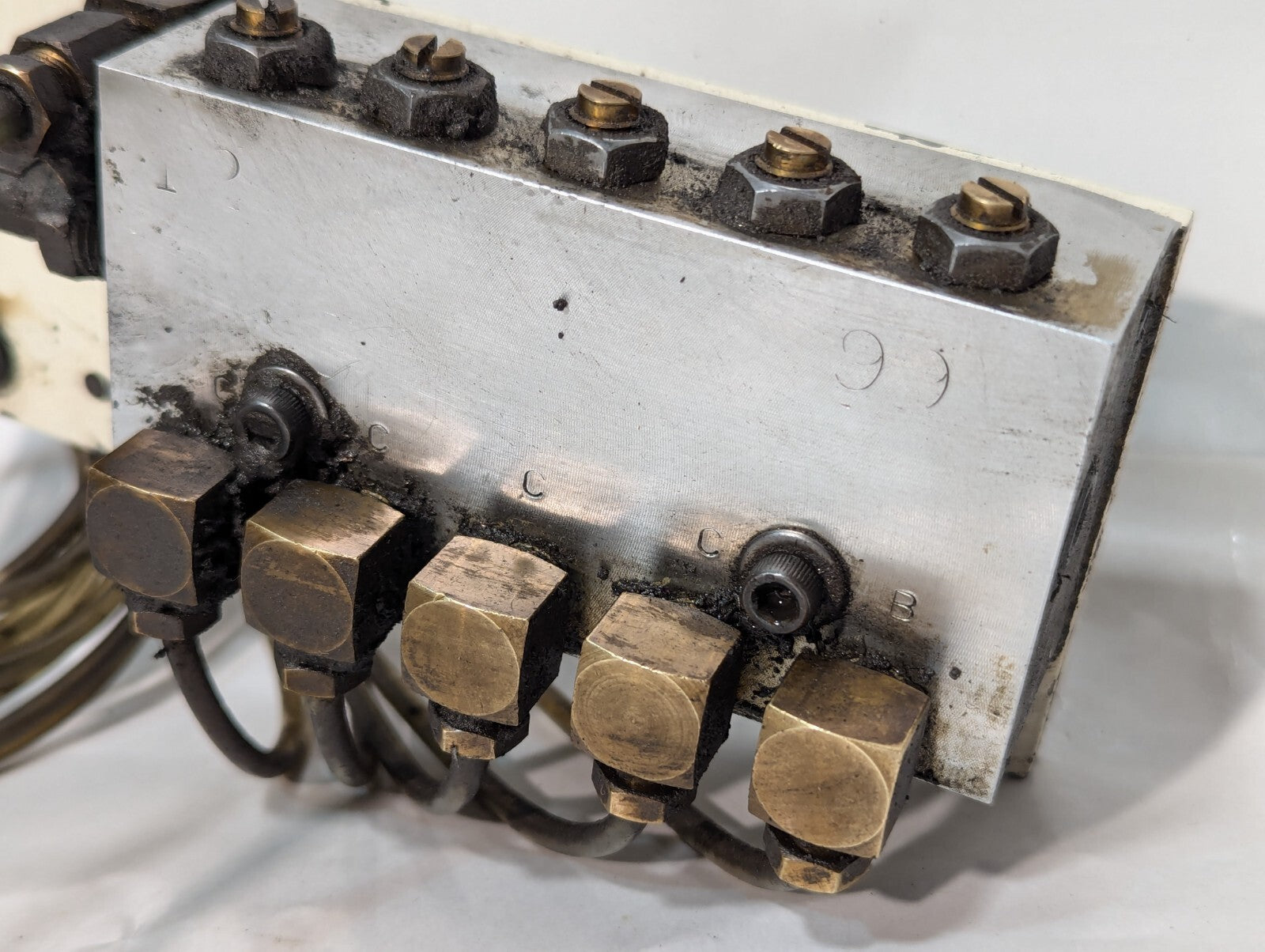 Unidentified Manifold Assembly