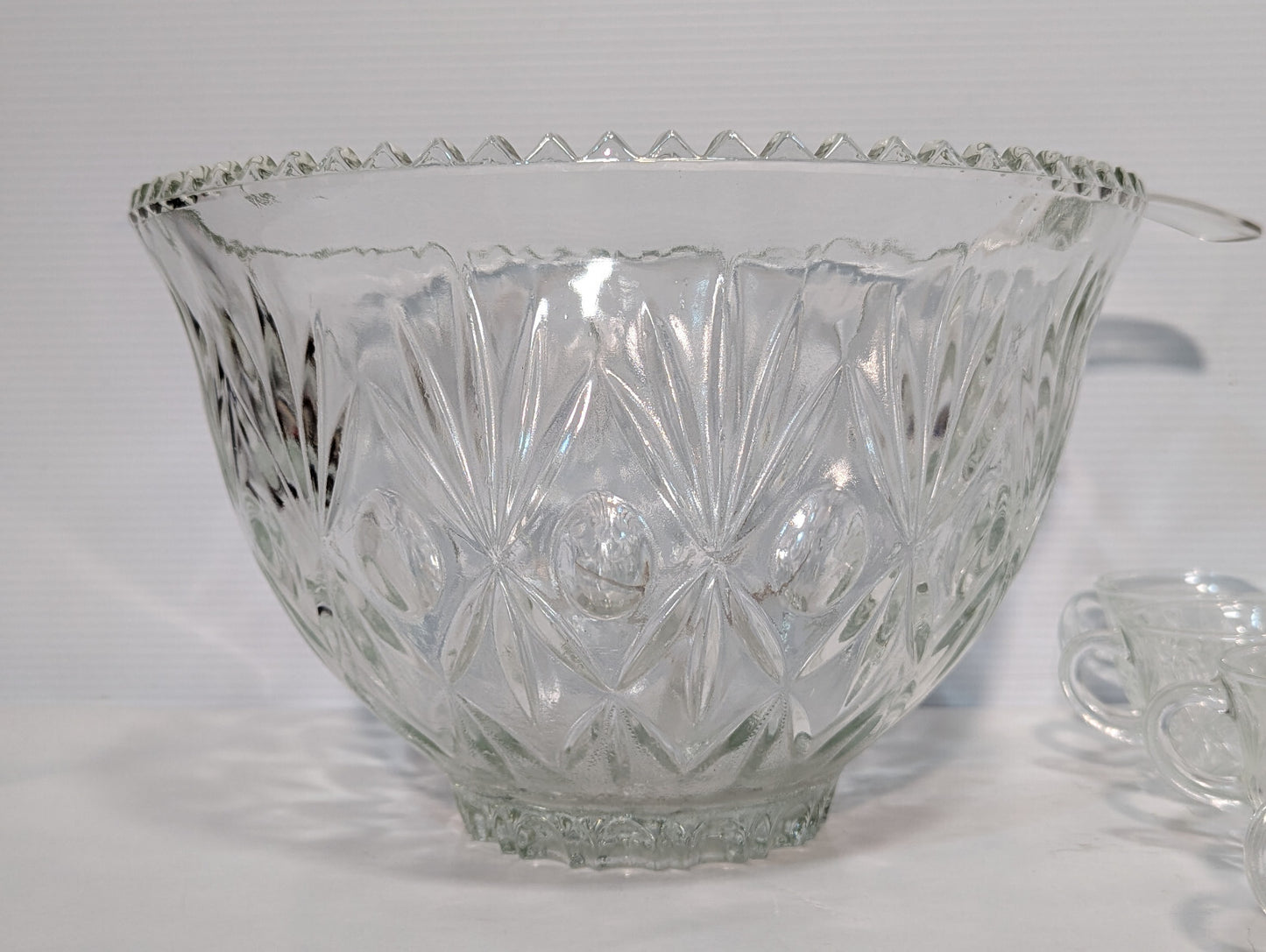 Vintage 14 Piece Crystal Clear Glass Star Scallop Party Punch Bowl Ladel Cup Set