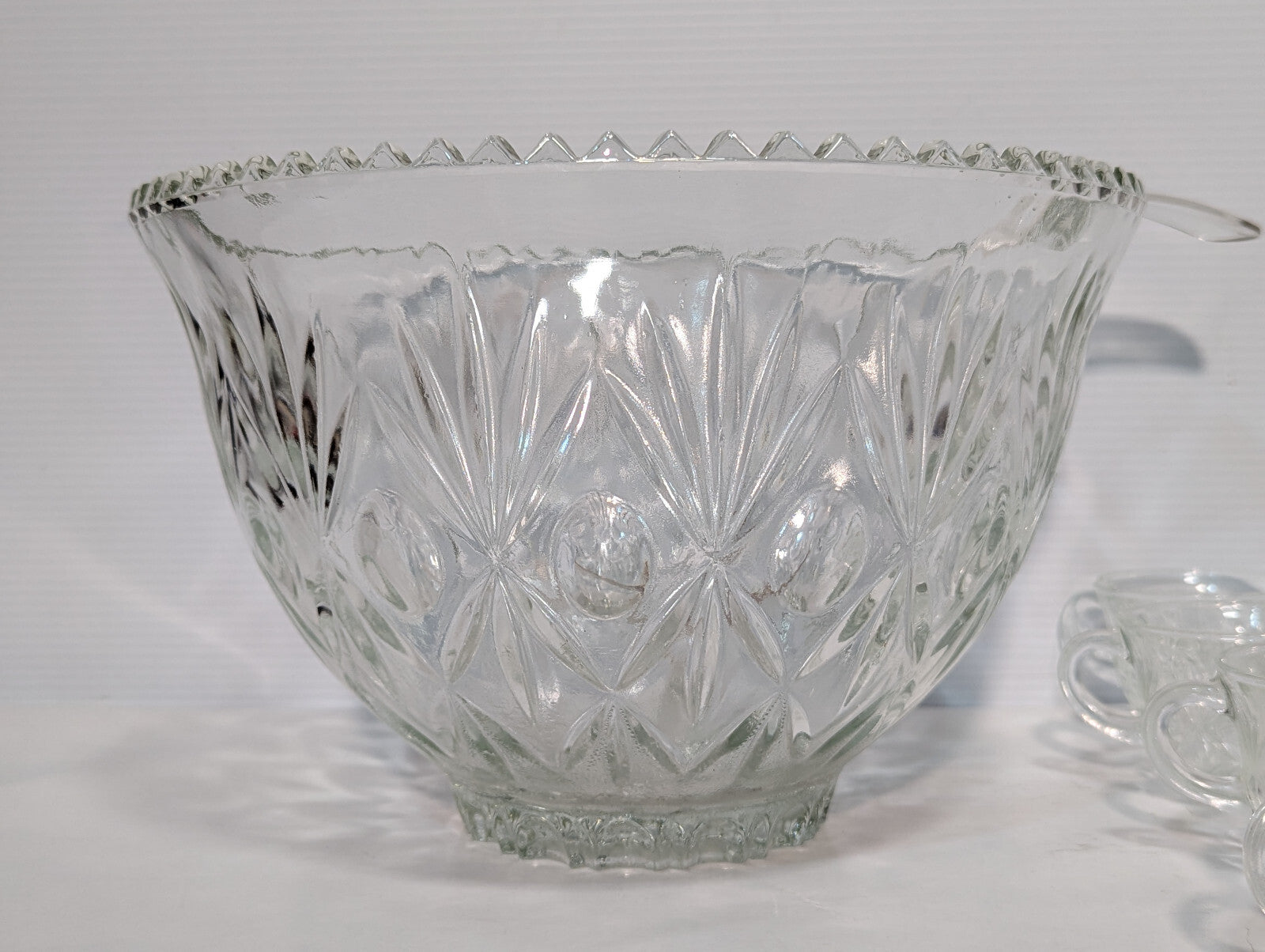Vintage 14 Piece Crystal Clear Glass Star Scallop Party Punch Bowl Ladel Cup Set