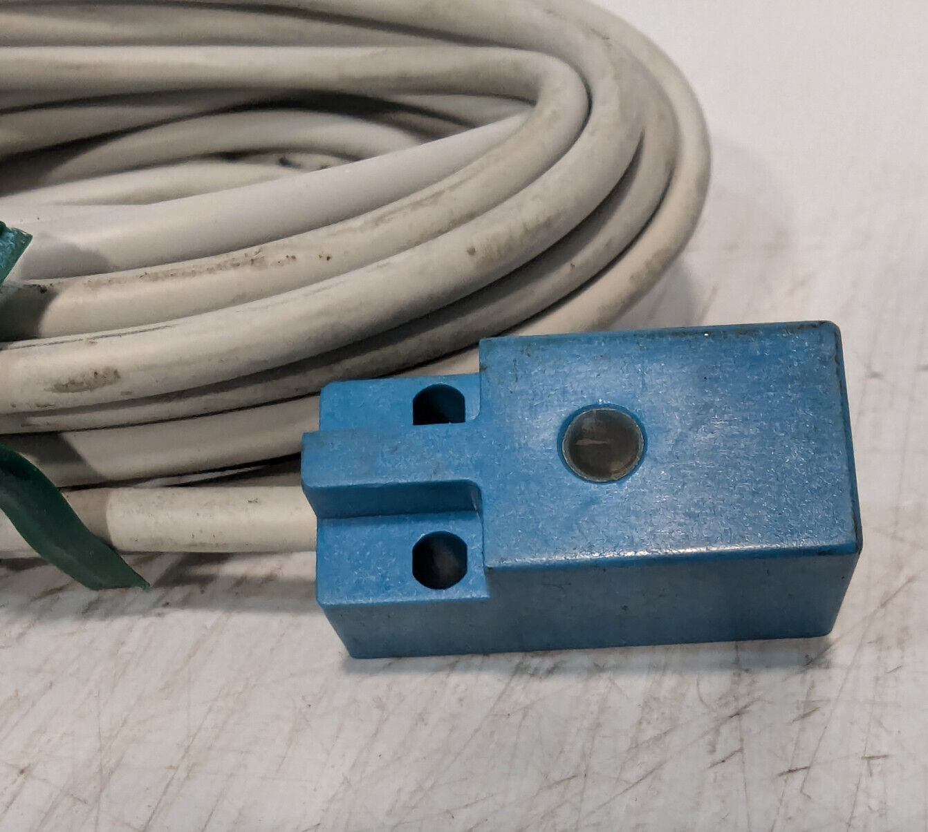 Yamatake FL2-4E6QH-L5 Proximity Switch, 0544U, 10-30VDC, Free Shipping