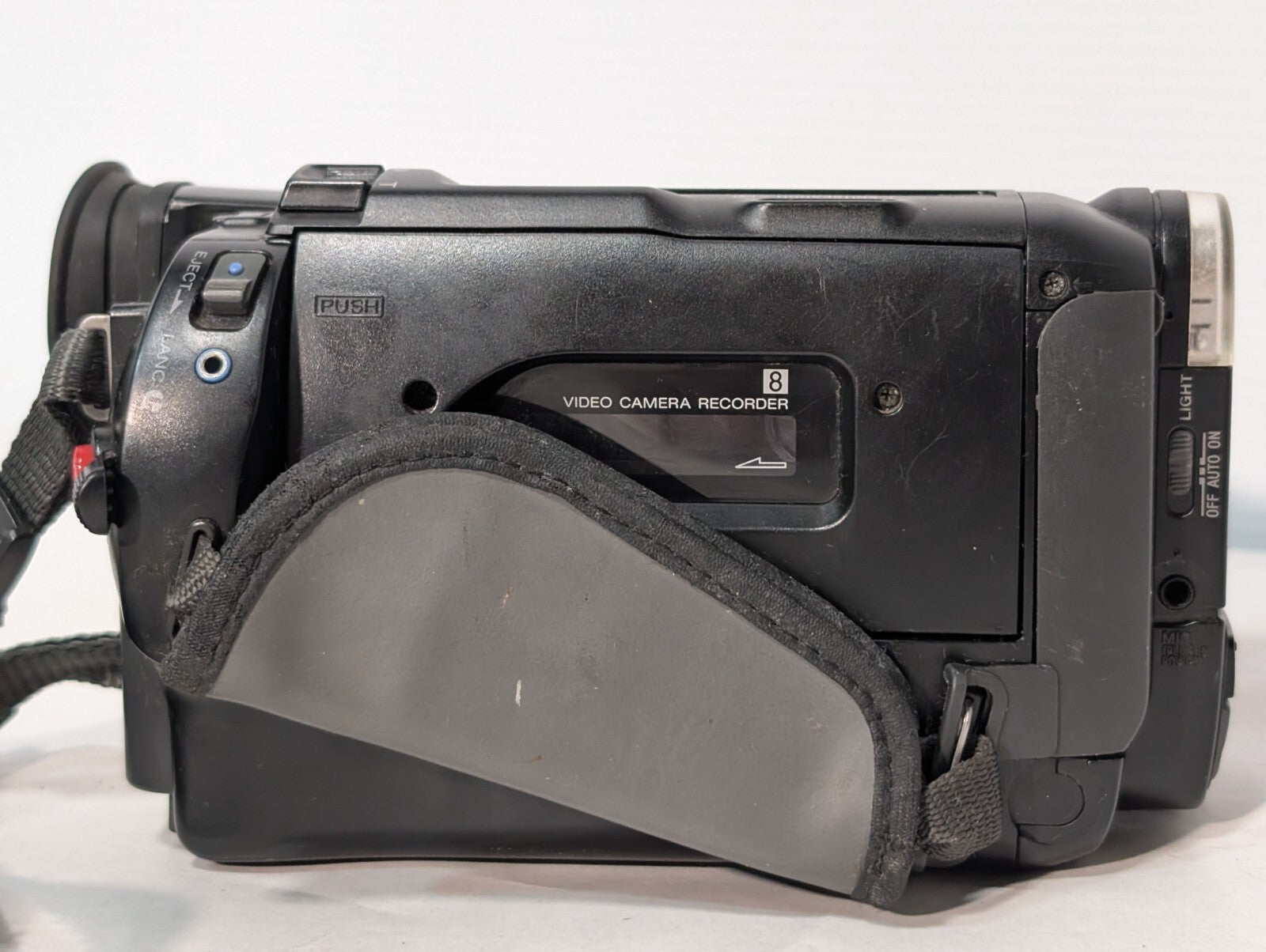 Sony CCD-TR67 Video8 Handycam 8mm Analog Camcorder With Battery + Power Adapter