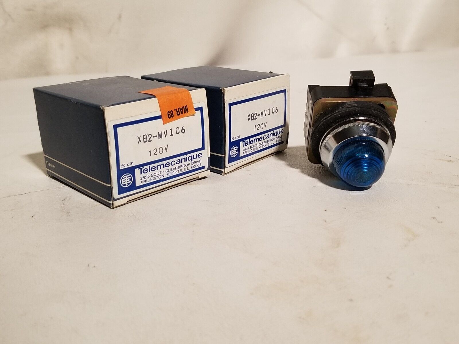 Telemecanique XB2-MV10. 240VAC max, blue pilot light