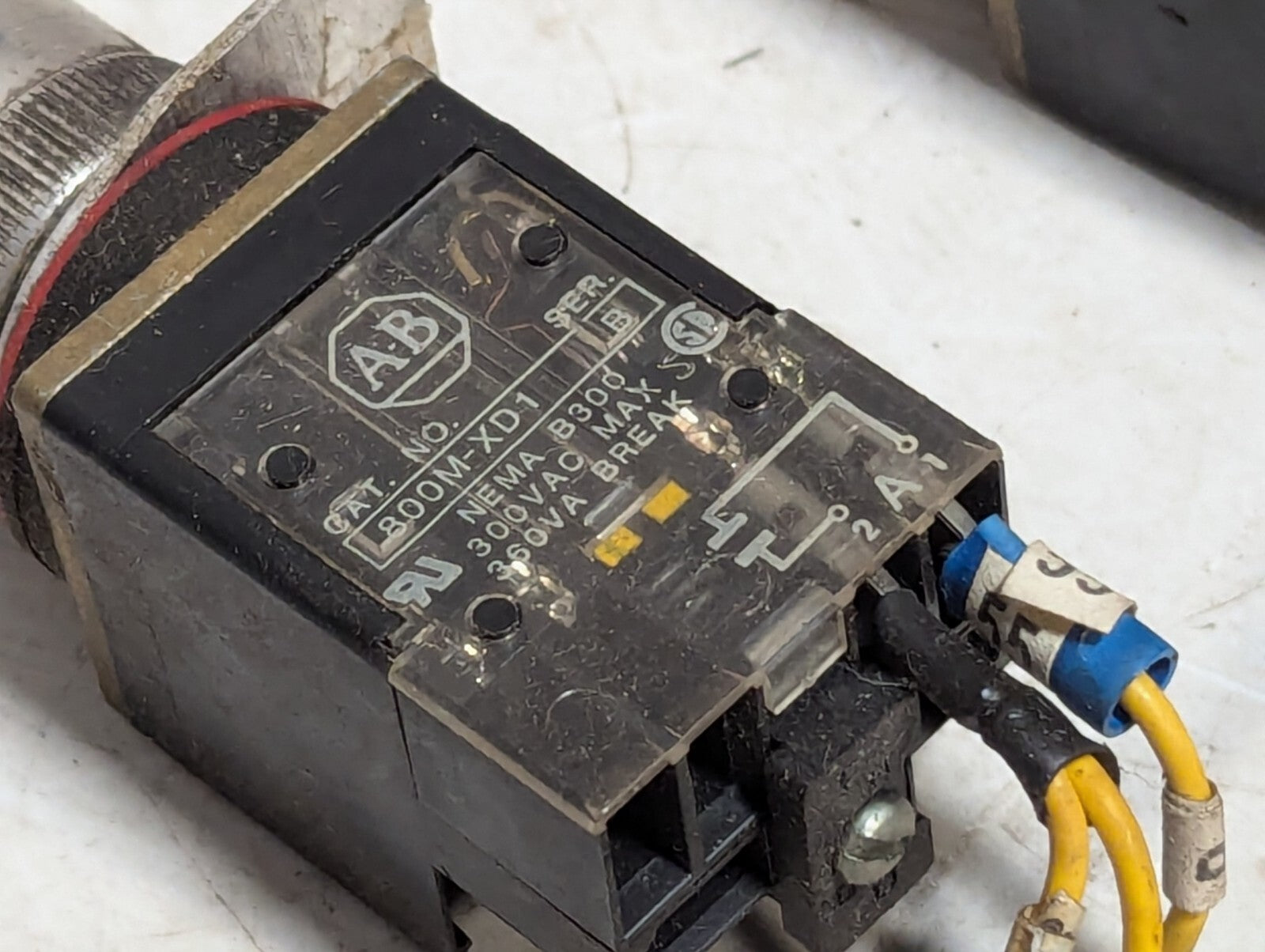 (2) Allen Bradley 800MR-A1AK Ser. C Pushbutton Green w/ Wiring