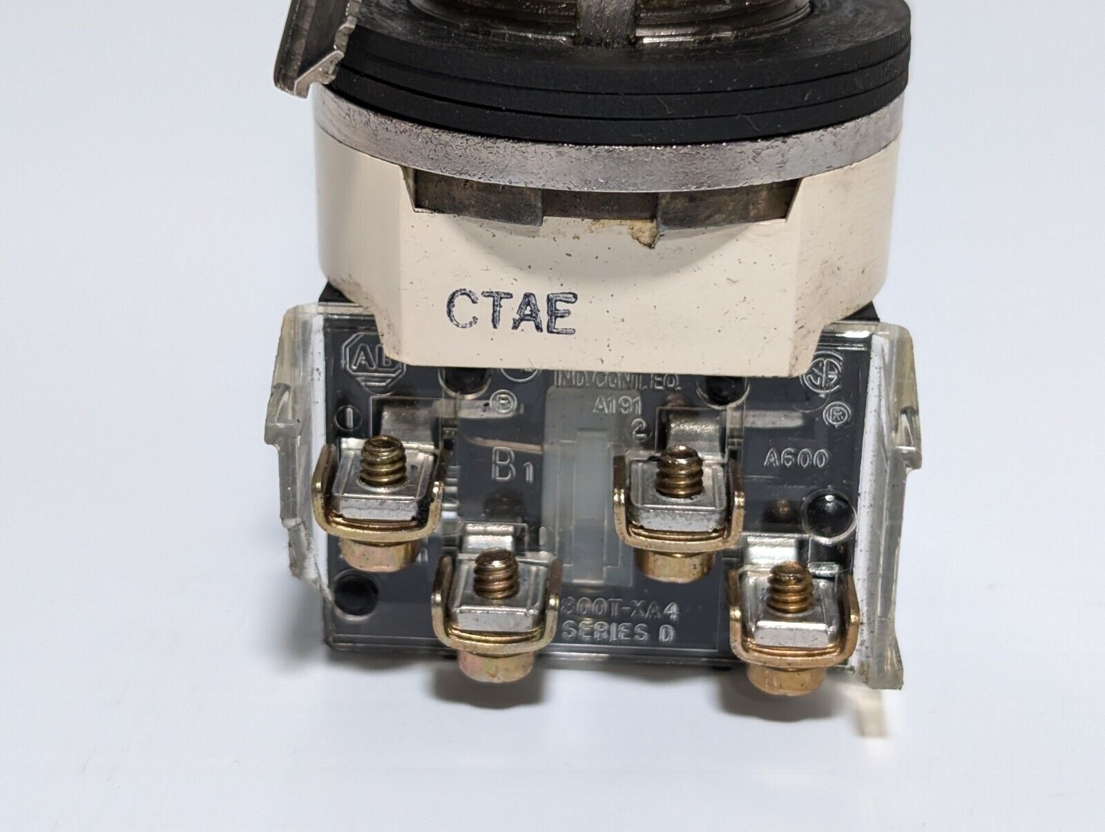 Allen Bradley 800T-J631KC7 Keyed 3 Position Selector Switch, Series T, 30mm