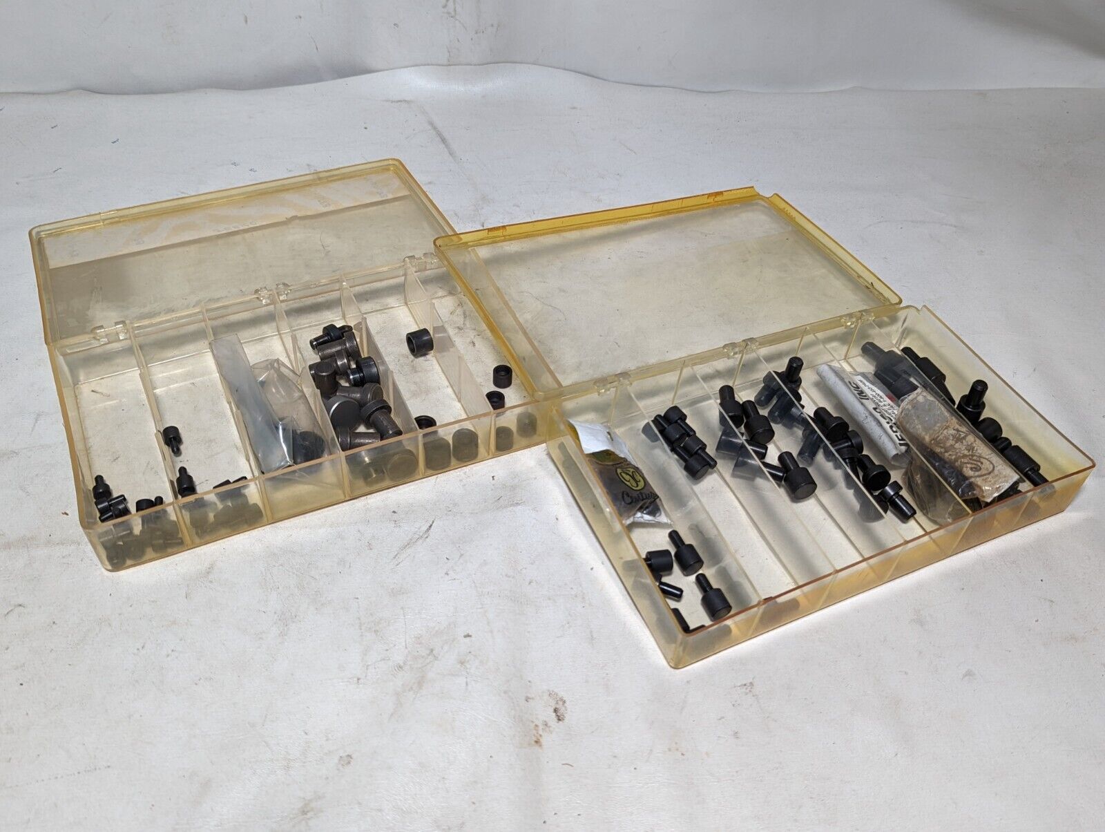Lot of Jerico rest buttons, two bins, CL-12-RB, CL-13-RB, CL-1-JRB, CL-00-JRB