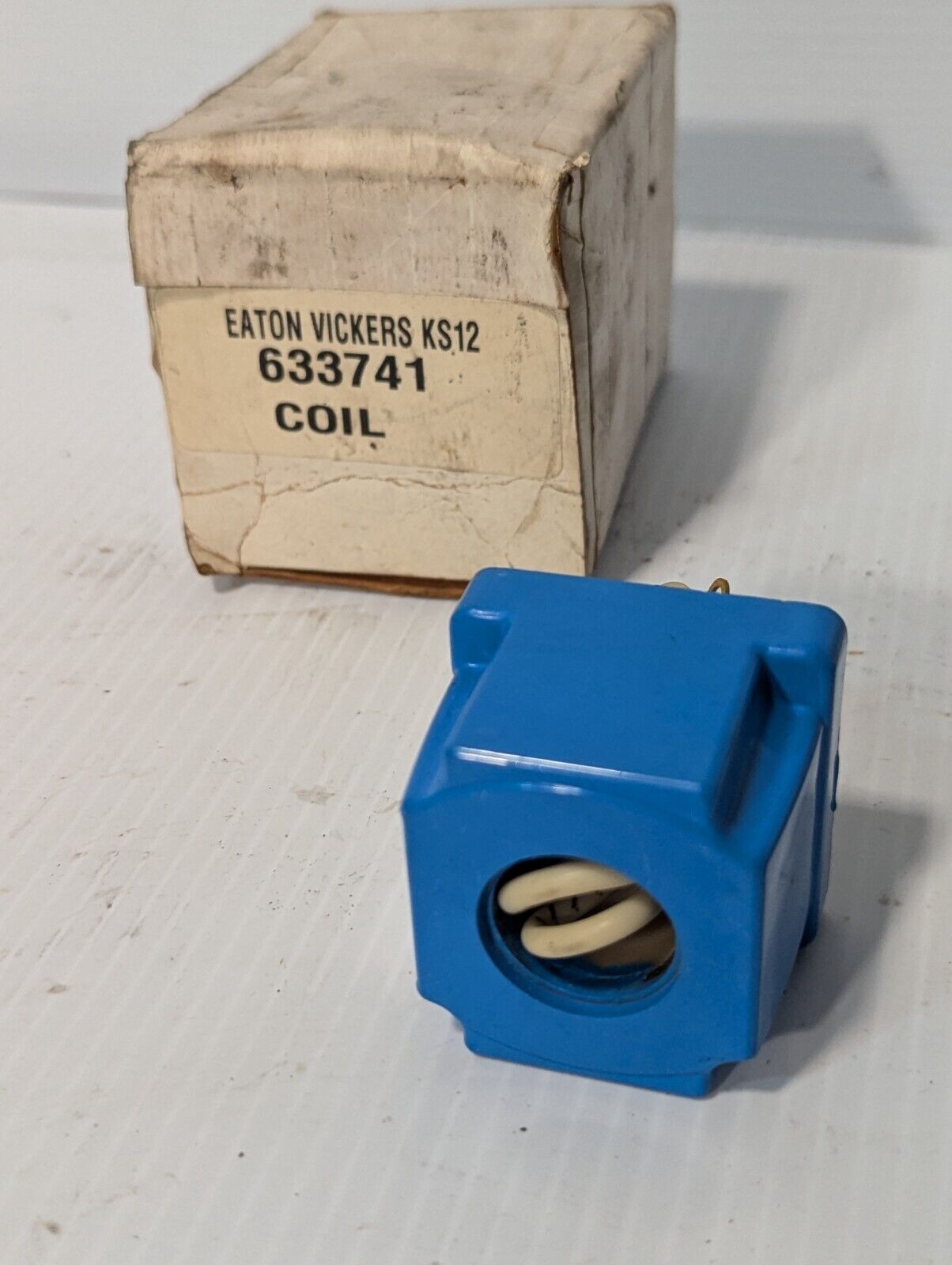 Vickers 633741 coil, 115/120VAC 60Hz 0.54A; 110VAC 50Hz 0.64A - Free Shipping