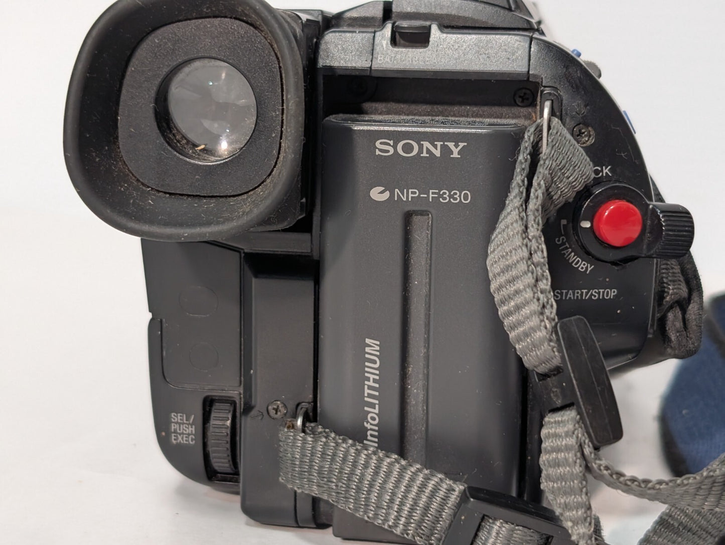 Sony CCD-TR67 Video8 Handycam 8mm Analog Camcorder With Battery + Power Adapter