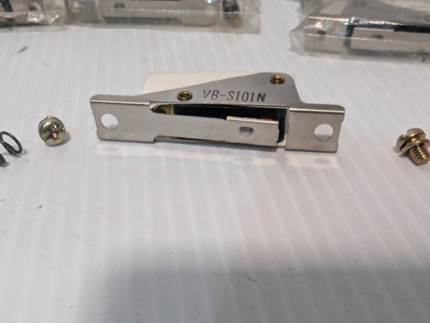 VB-S101N Omron Corporation limit switch with hardware -Free Shipping