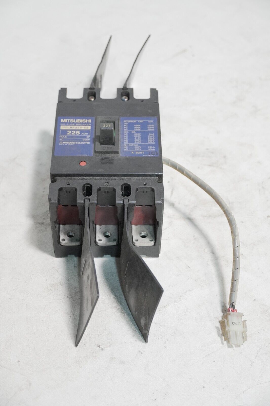 Mitsubishi NF225-SS no-fuse circuit breaker, 225A, 660VAC, 3 pole