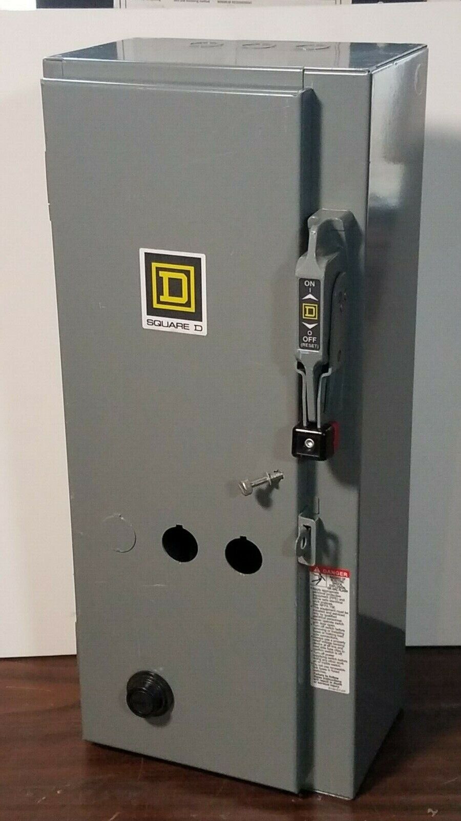 Square D 8538SBG63V02CP42SX11, with 9422FTCF30 disconnect switch, 30A, type 1