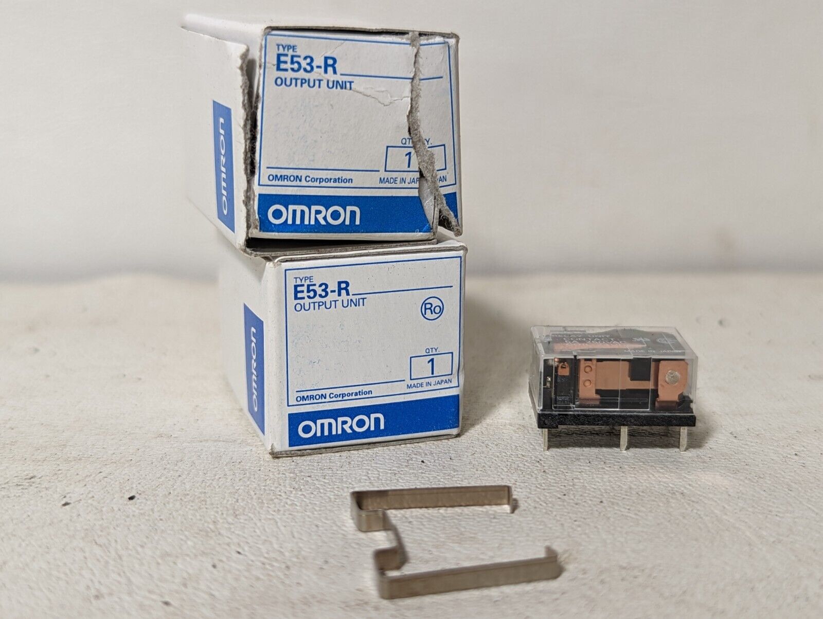 Lot of assorted fiber optic and photoelectric items: Banner, omron, GE, Electro-