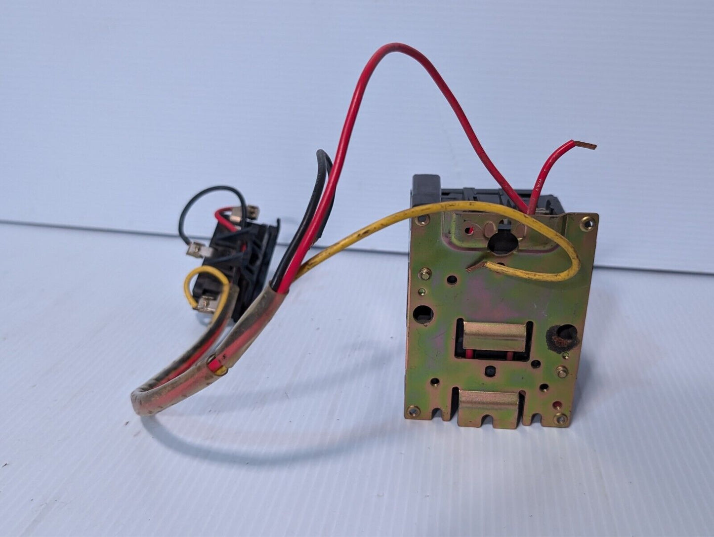 Square D 8536SBG2 motor starter, NEMA sz 0, 3HP, 220/240VAC coil