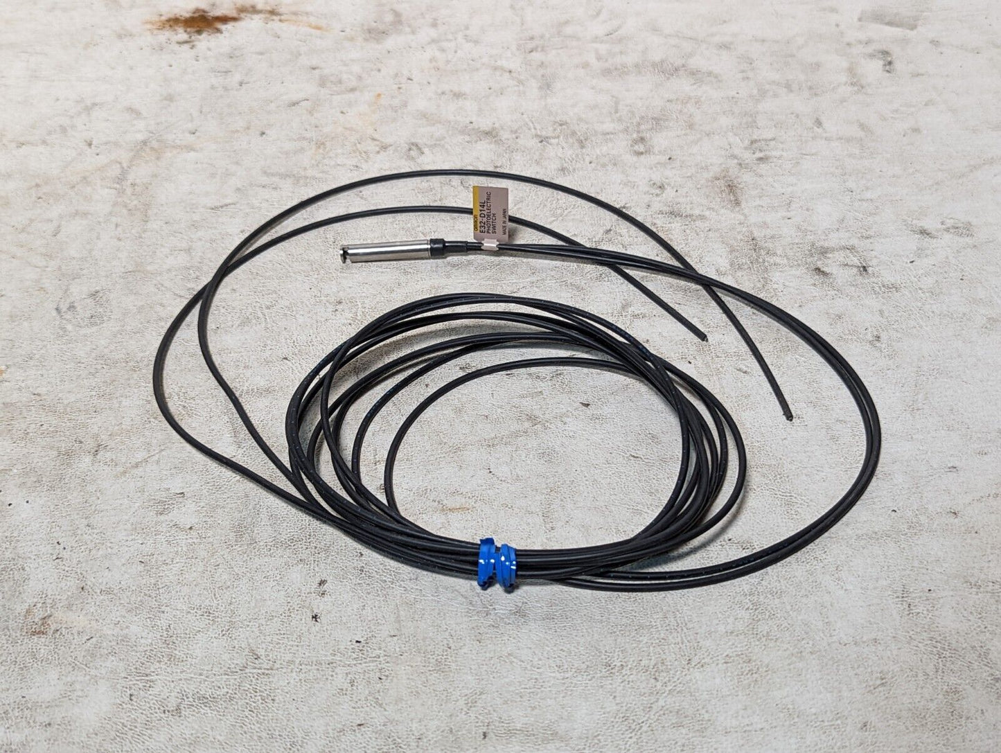 Lot of assorted fiber optic and photoelectric items: Banner, omron, GE, Electro-
