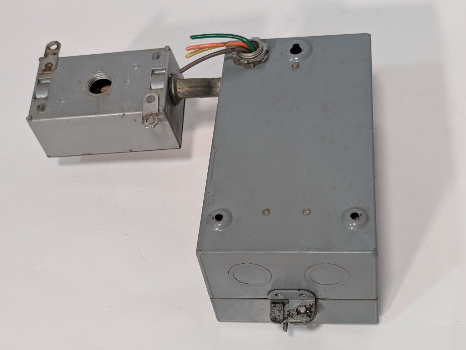 Allen Bradley 609-AAW Manual Starter in Encl. w\ 20A Hubbell Twist-Lock Recptcle