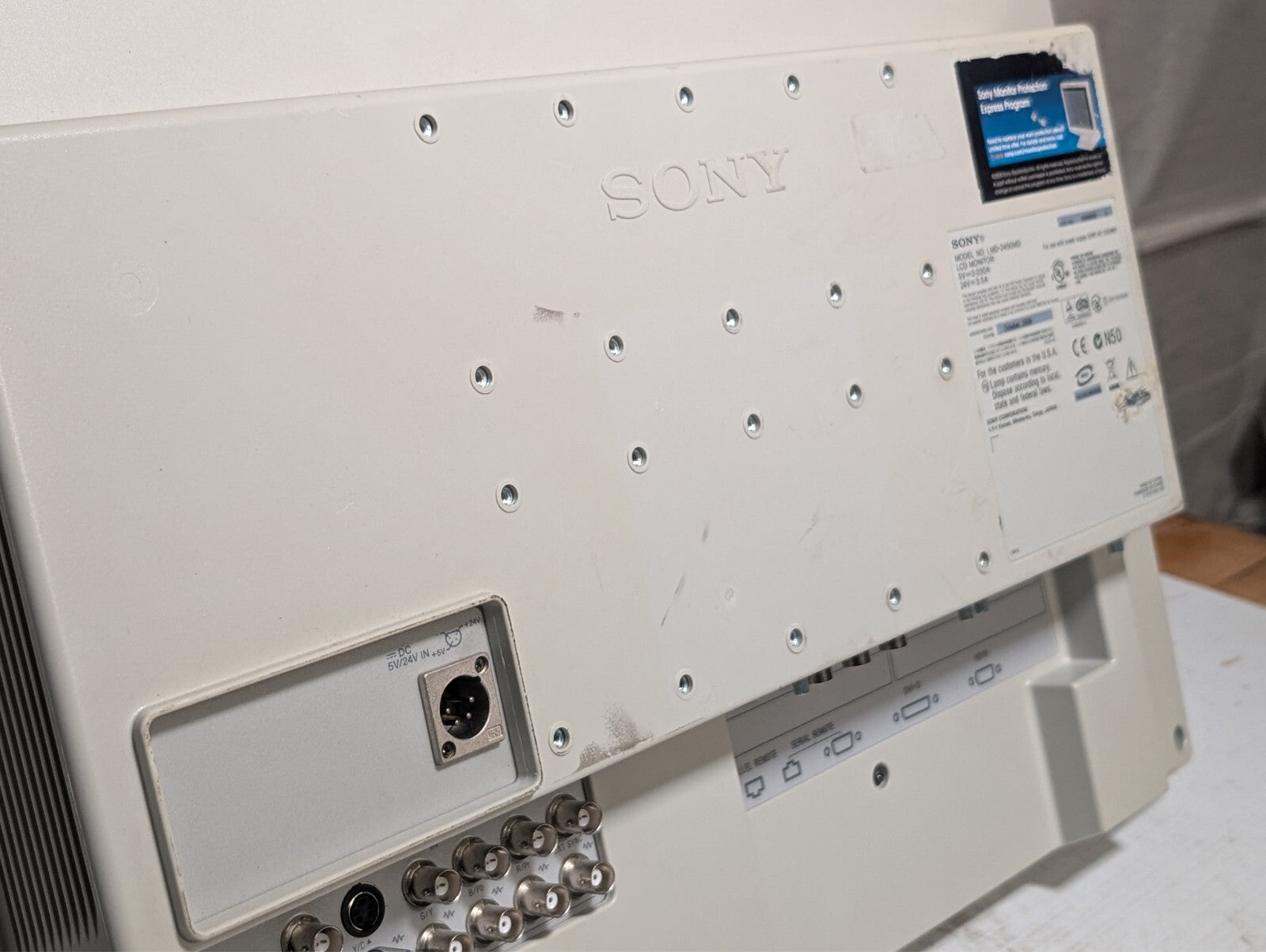 (1) Sony LMD-2450MD LCD Medical Display Monitor