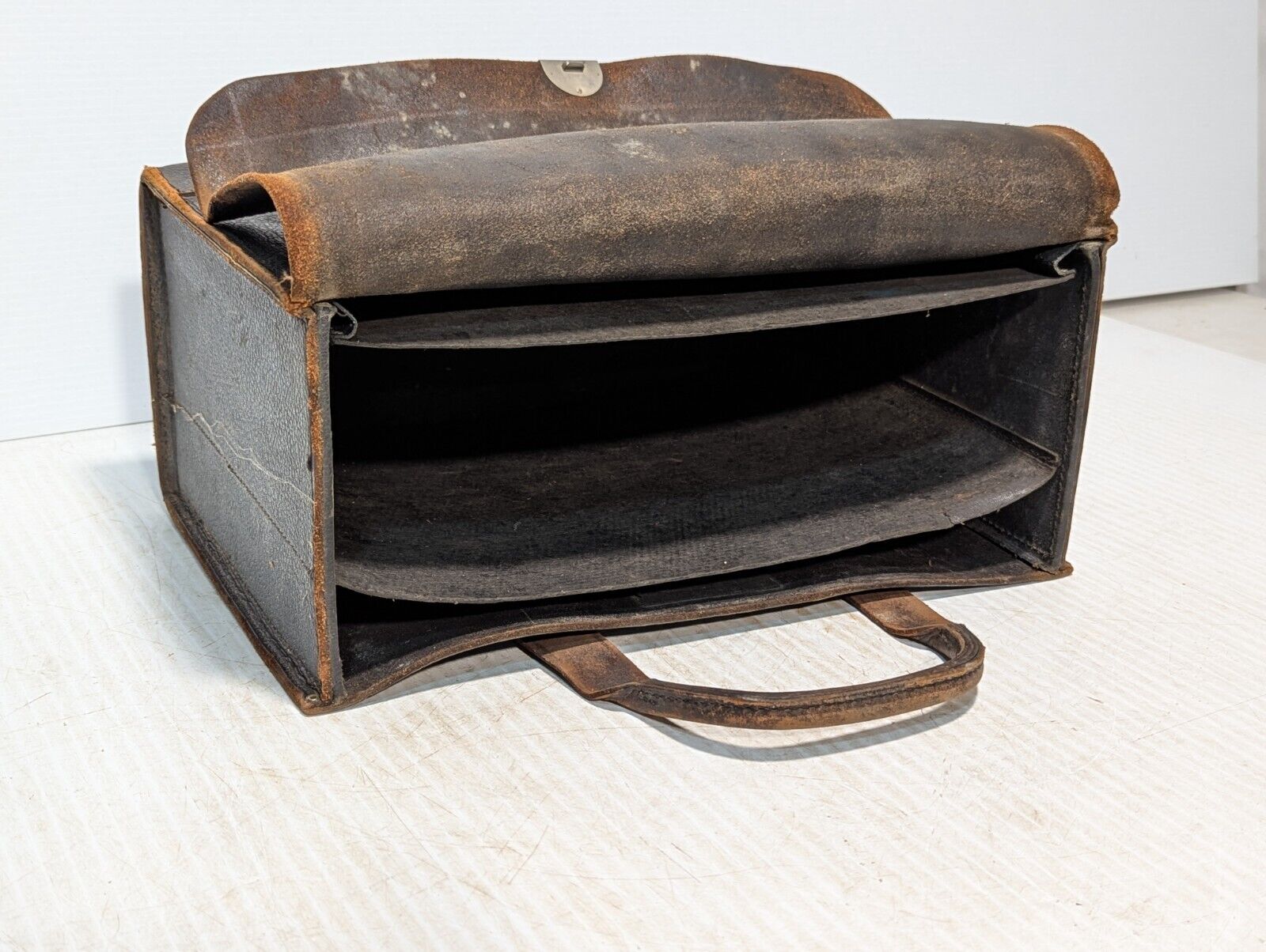 Vintage Distressed Leather Travel Case/Brief Case, Great Condition -Free Ship