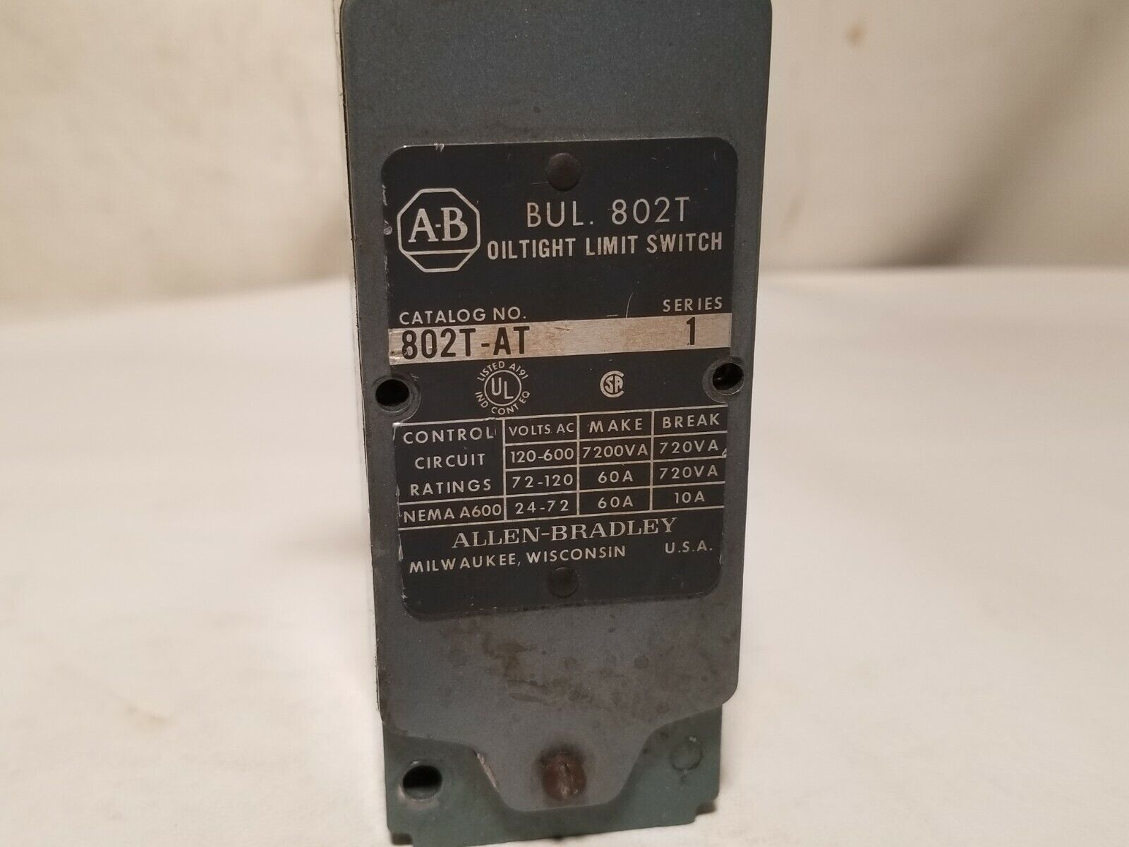 Allen-Bradley oiltight limit switch 802T-AT, series 1, NEMA A600