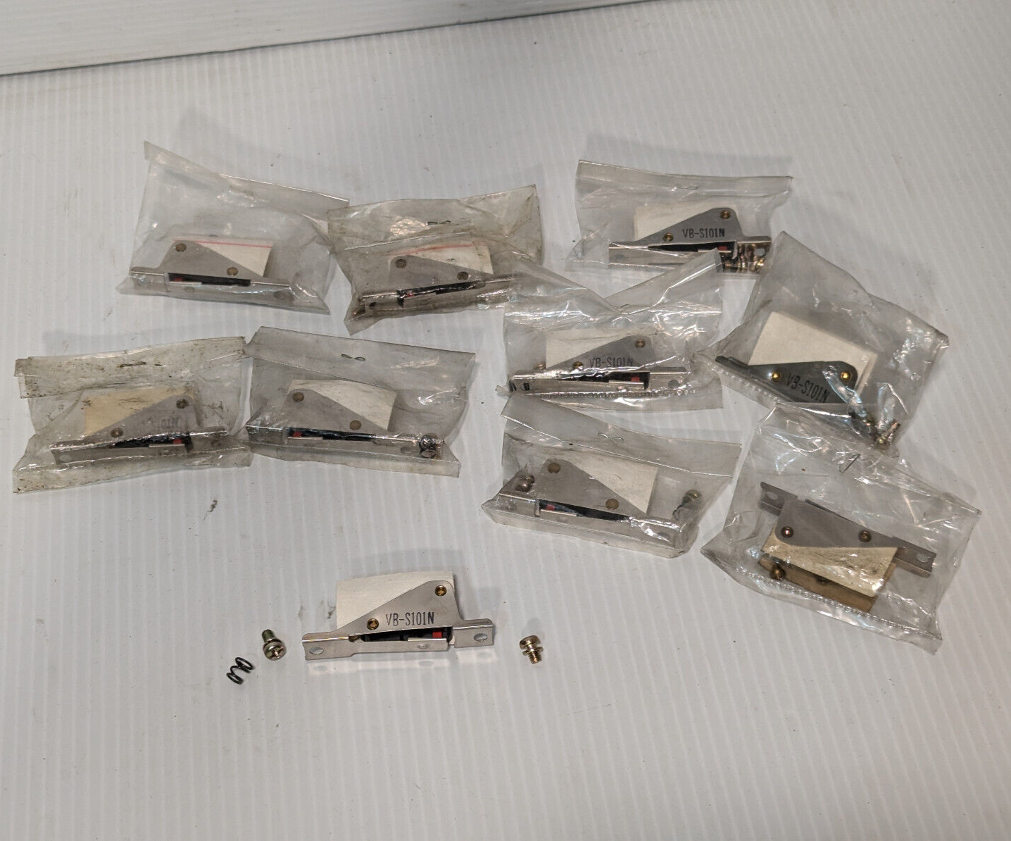VB-S101N Omron Corporation limit switch with hardware -Free Shipping