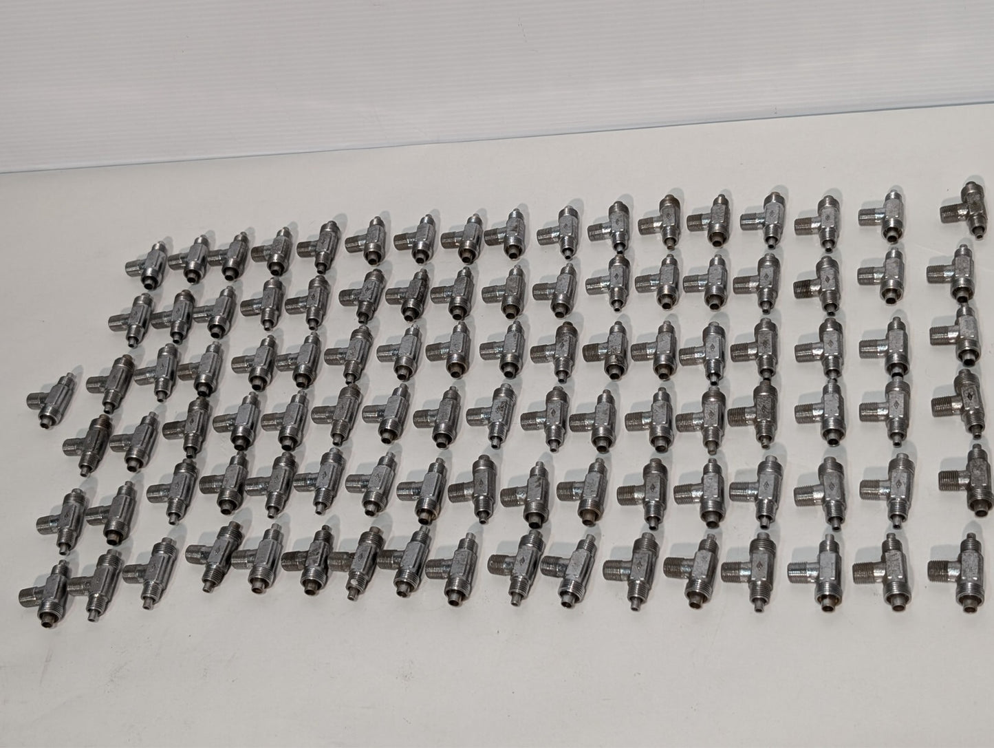 (5) Steel Tee Flared Hydraulic Tube Pipe Thread Fitting